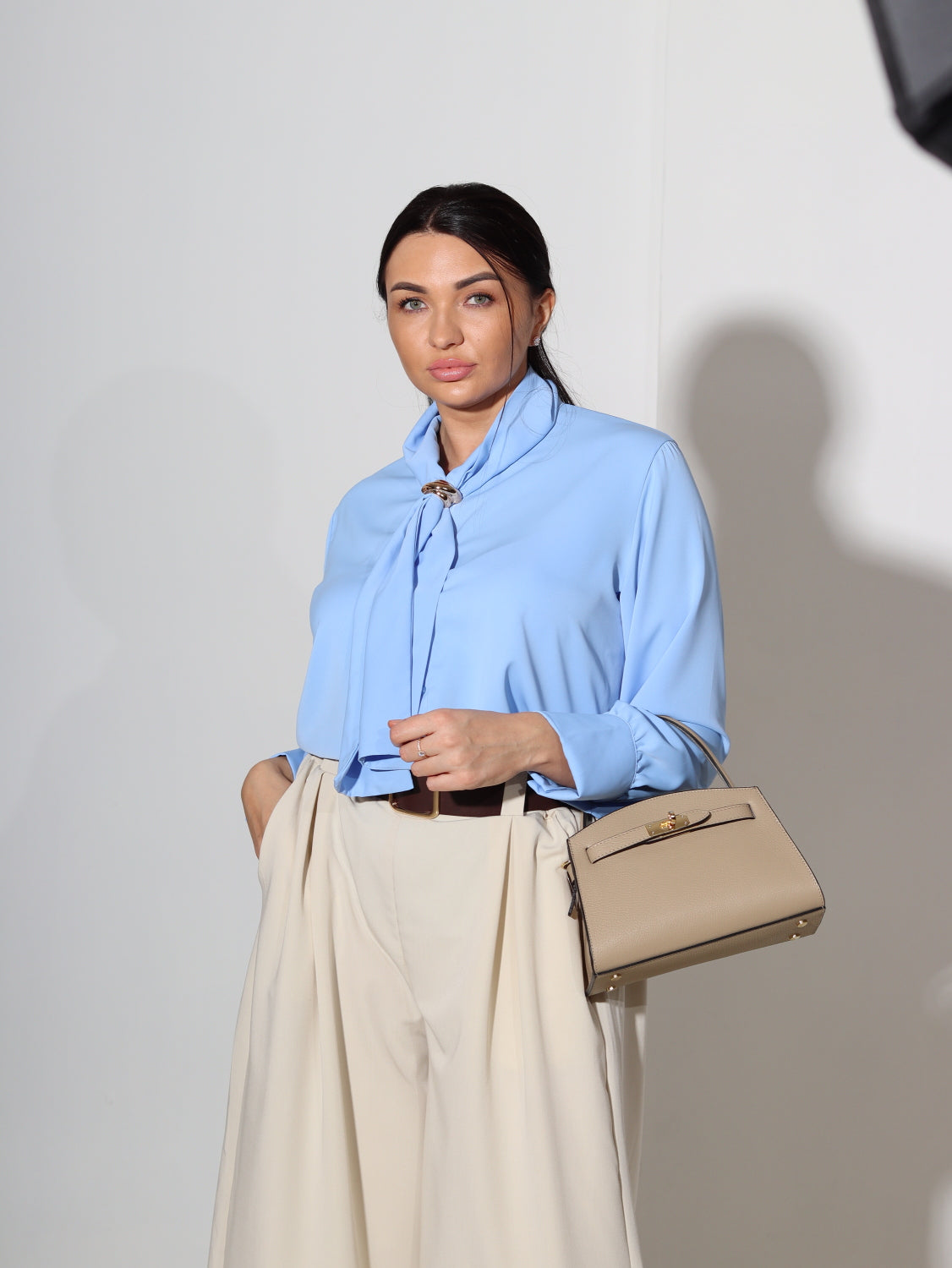 Zila blūze ar akcentu kakla daļā - 14022