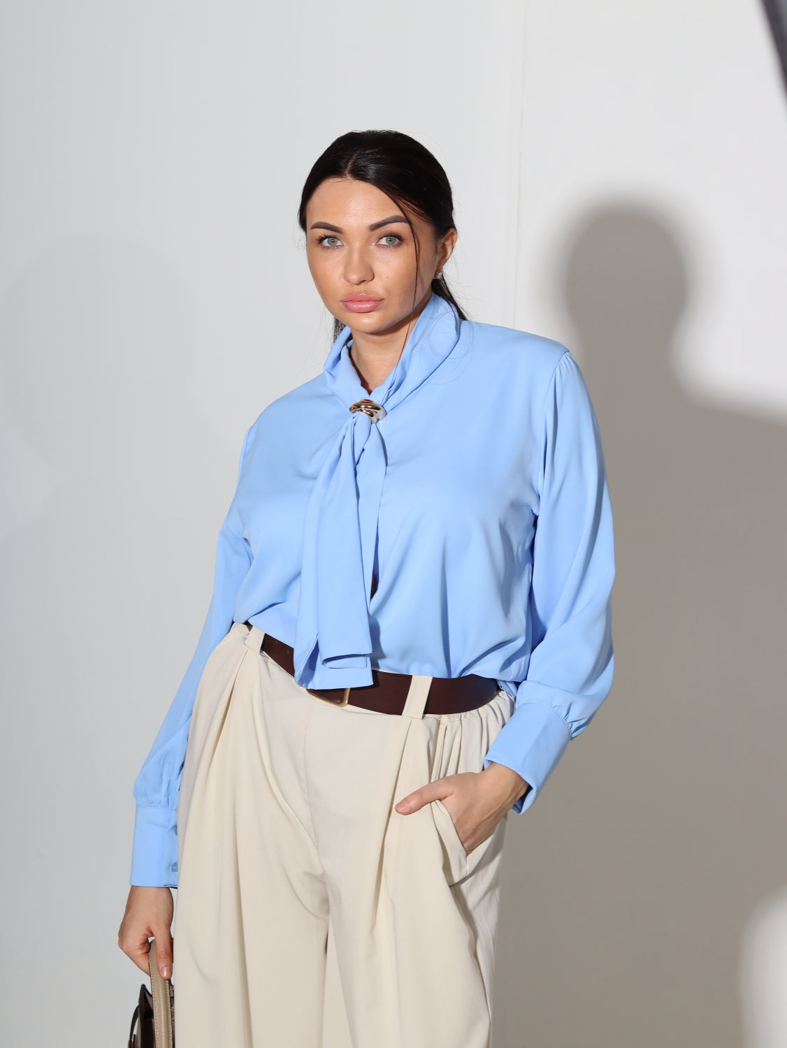 Zila blūze ar akcentu kakla daļā - 14022