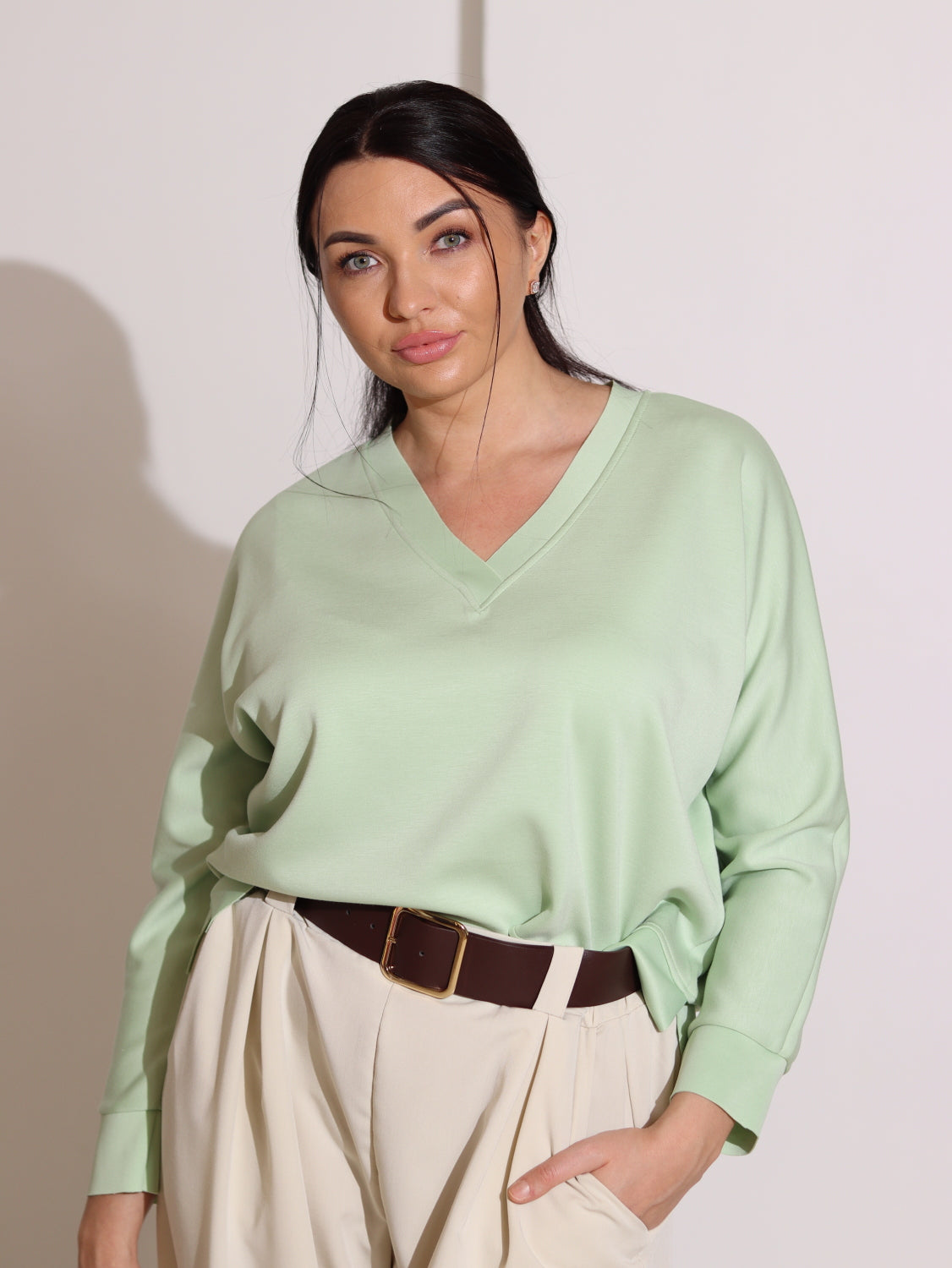 Zaļš, auduma tops ar 'V' veida kakla daļu- 14004