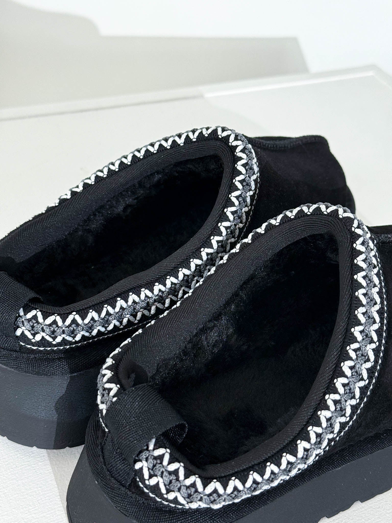 Melni ar vaļēju papēdi, d/zā  ,UGG' tipa apavi - 16050