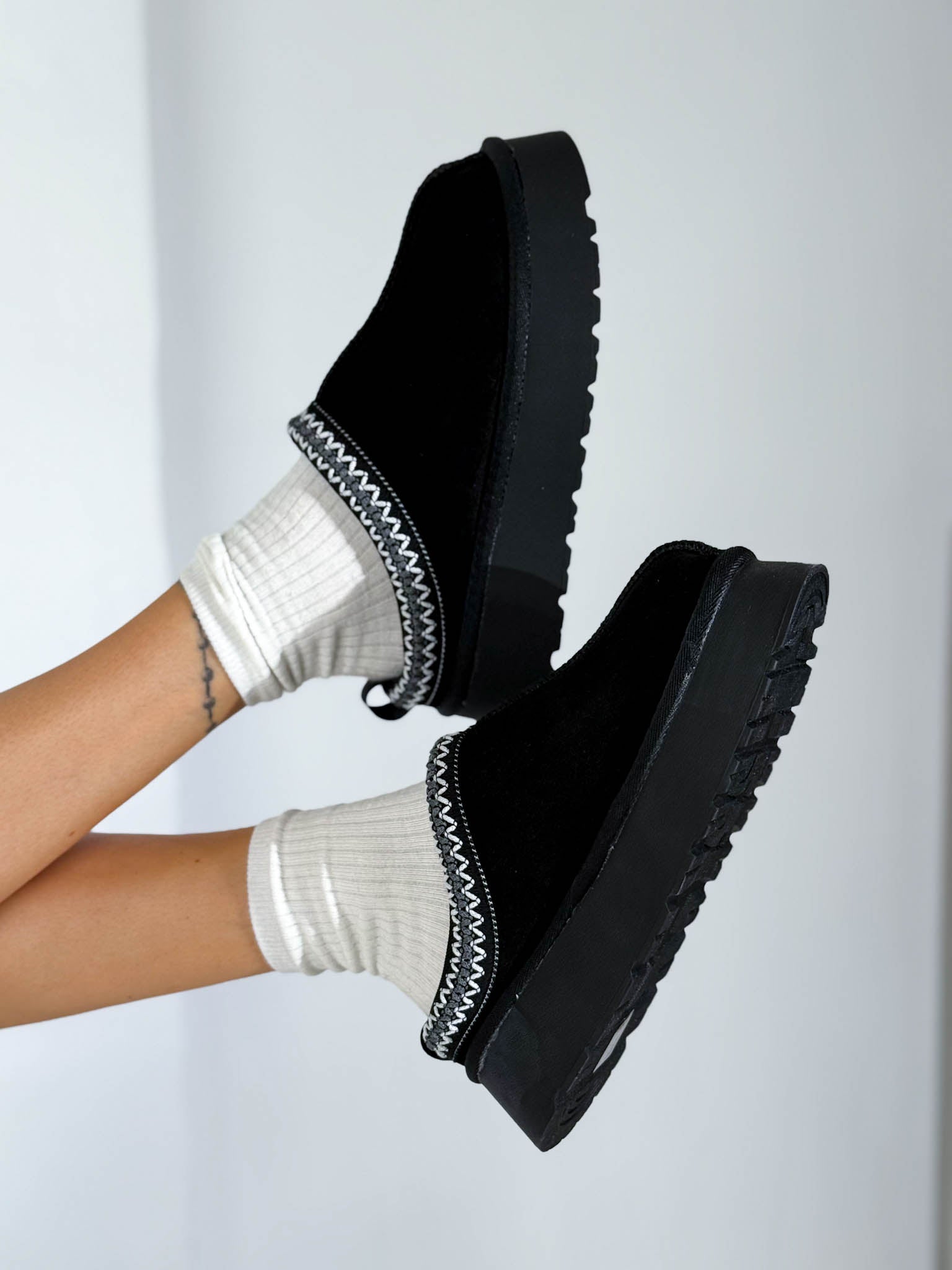 Melni ar vaļēju papēdi, d/zā  ,UGG' tipa apavi - 16050