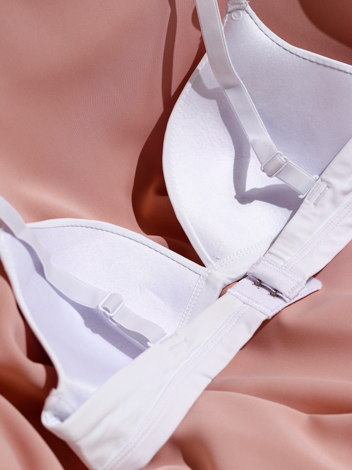 Balts krūšturis ar stingru maliņu - 14069