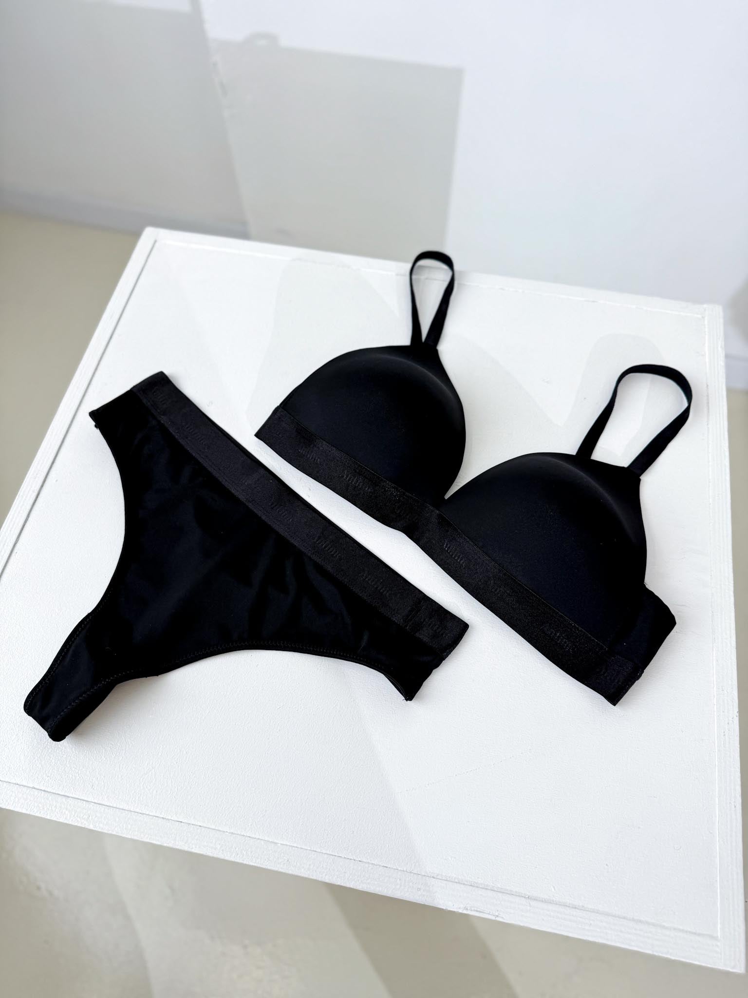 Melns, 2daļīgs ar platu gumiju veļas komplekts - 16100