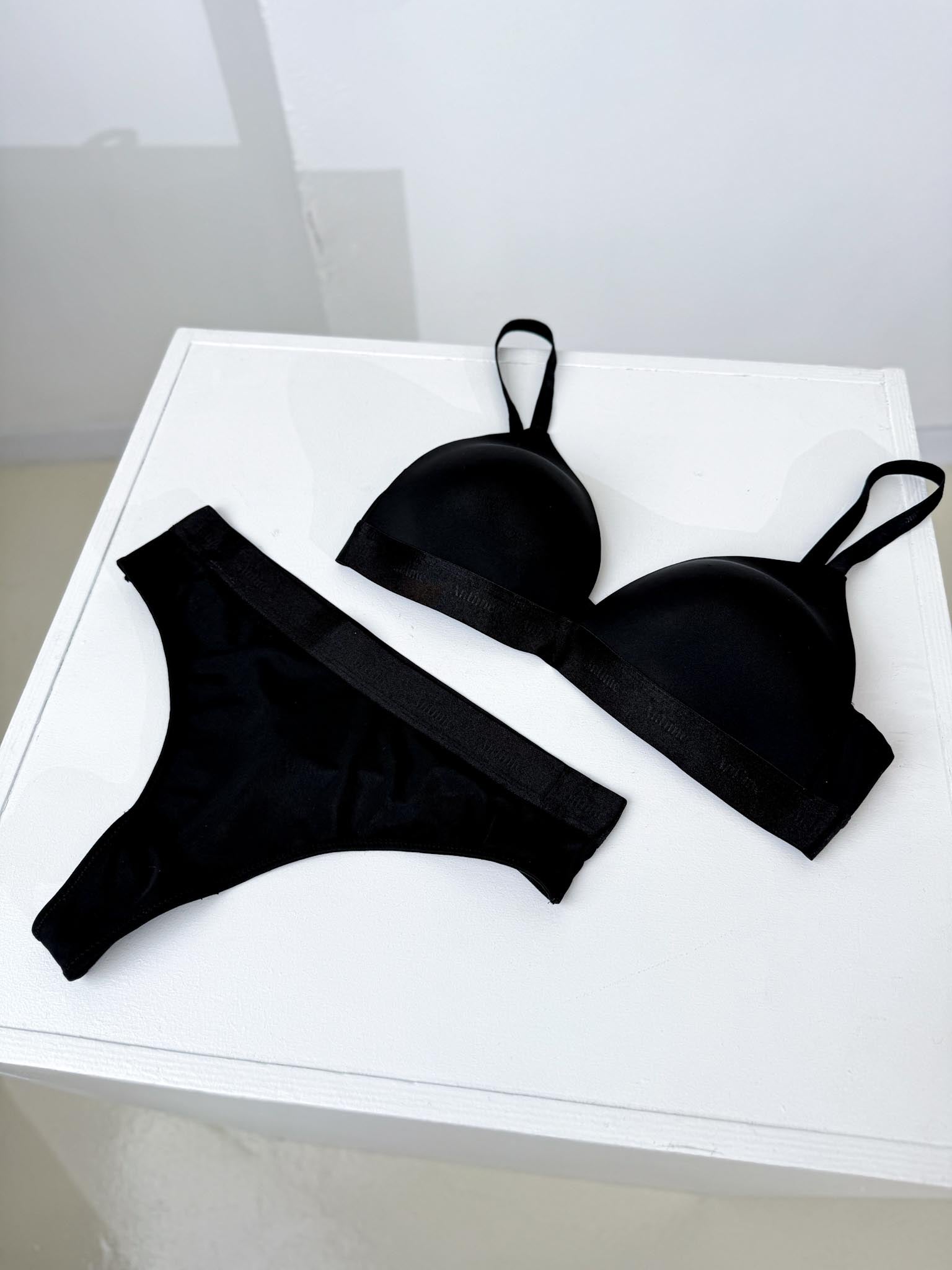 Melns, 2daļīgs ar platu gumiju veļas komplekts - 16100