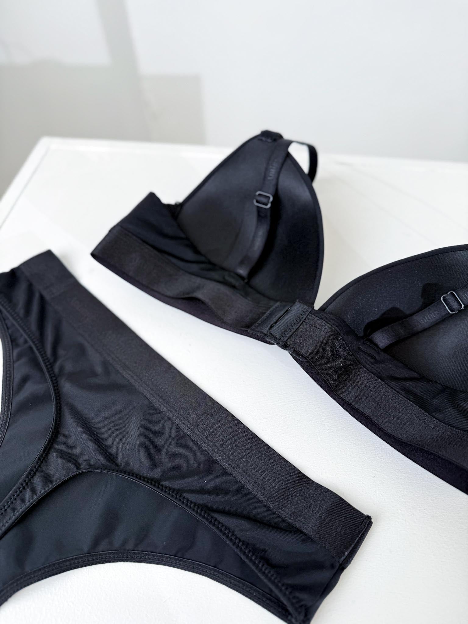 Melns, 2daļīgs ar platu gumiju veļas komplekts - 16100