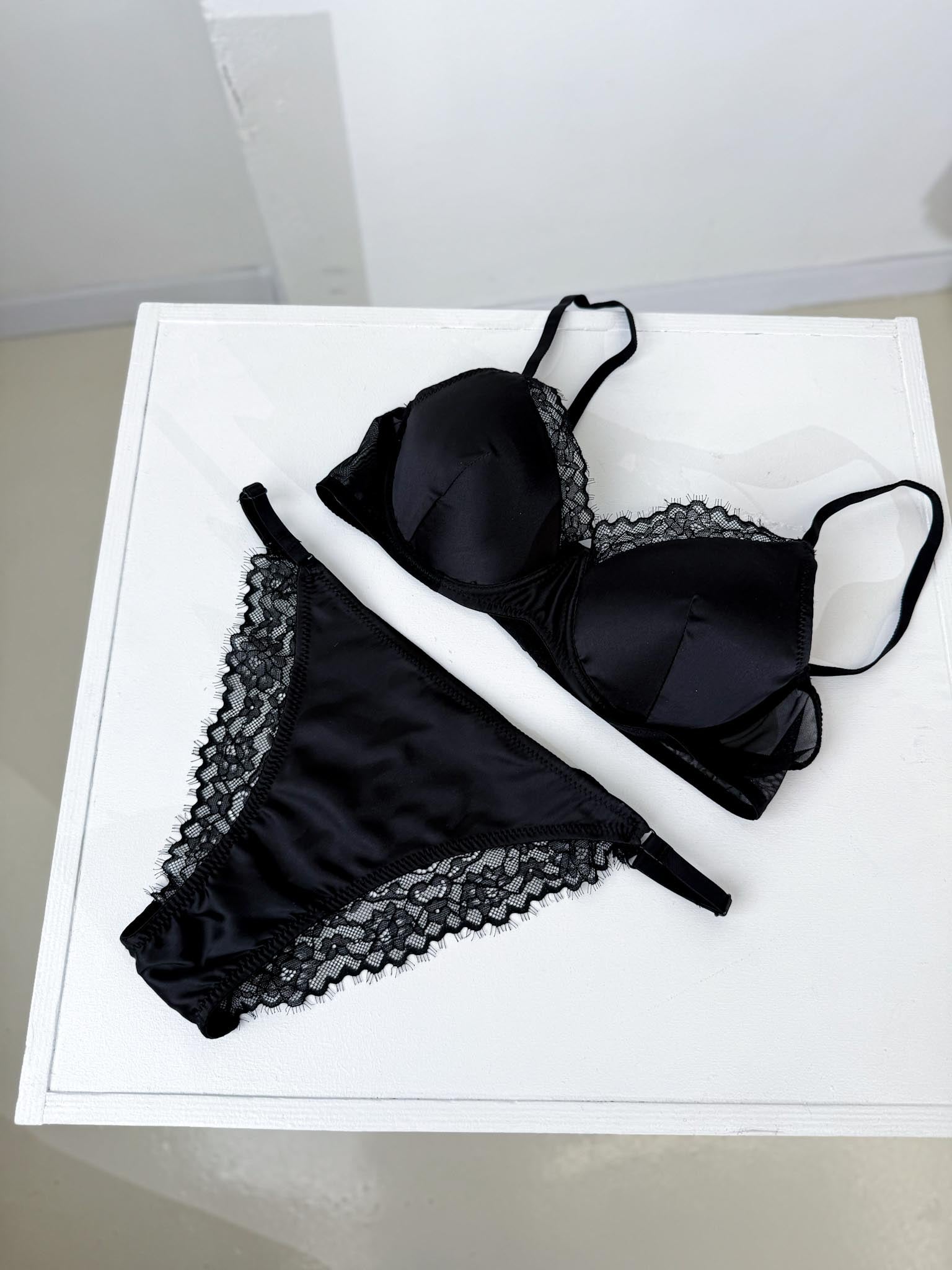 Melns, zīdīga auduma, 2daļīgs veļas komplekts - 16105