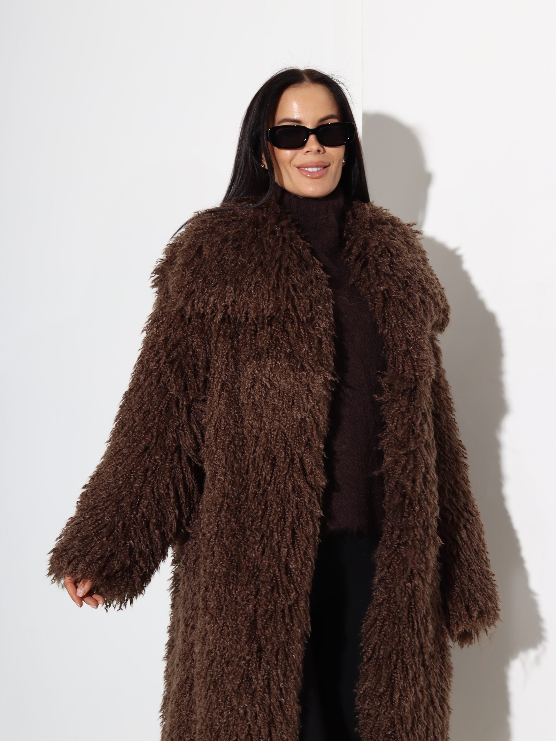 Brūnas krāsas garš kažociņš,, Bārnijs '' ar apkakli - 17549