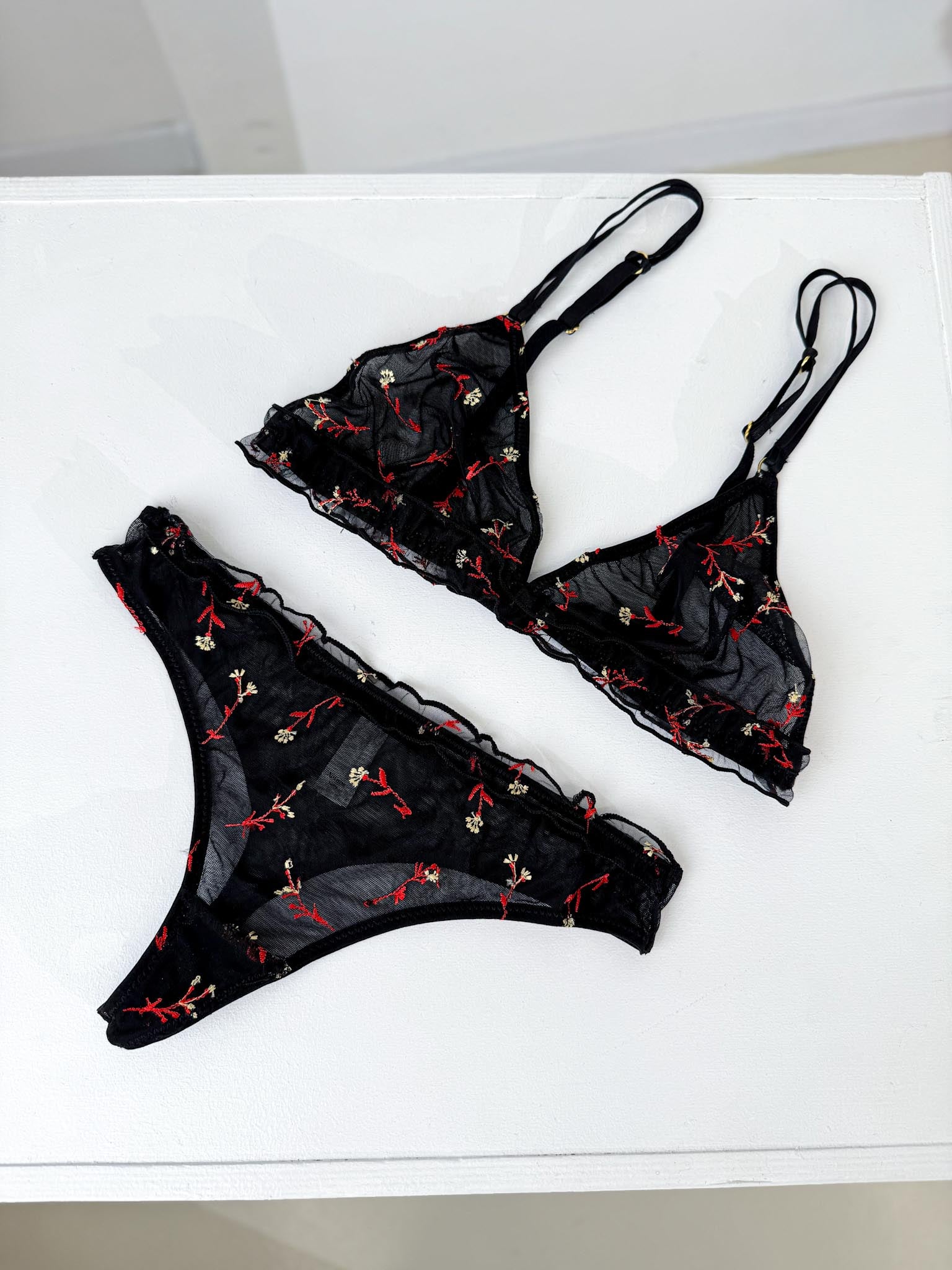 Melns, sietiņauduma veļas komplekts ar smalkziediņu - 16106