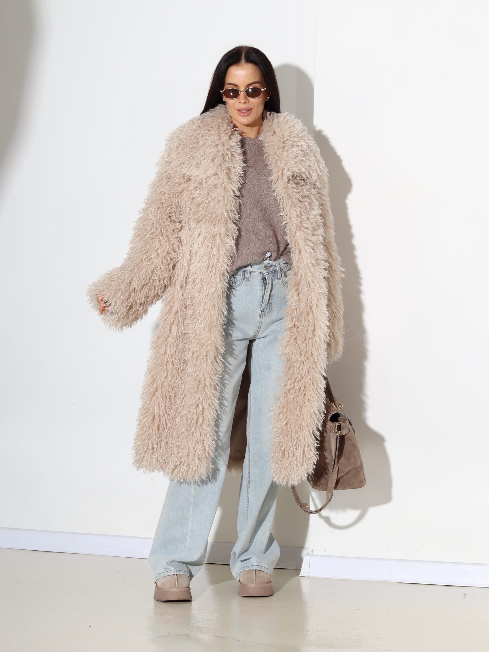 Bēšas krāsas garš kažociņš ,,Bārnijs'' ar apkakli - 17551