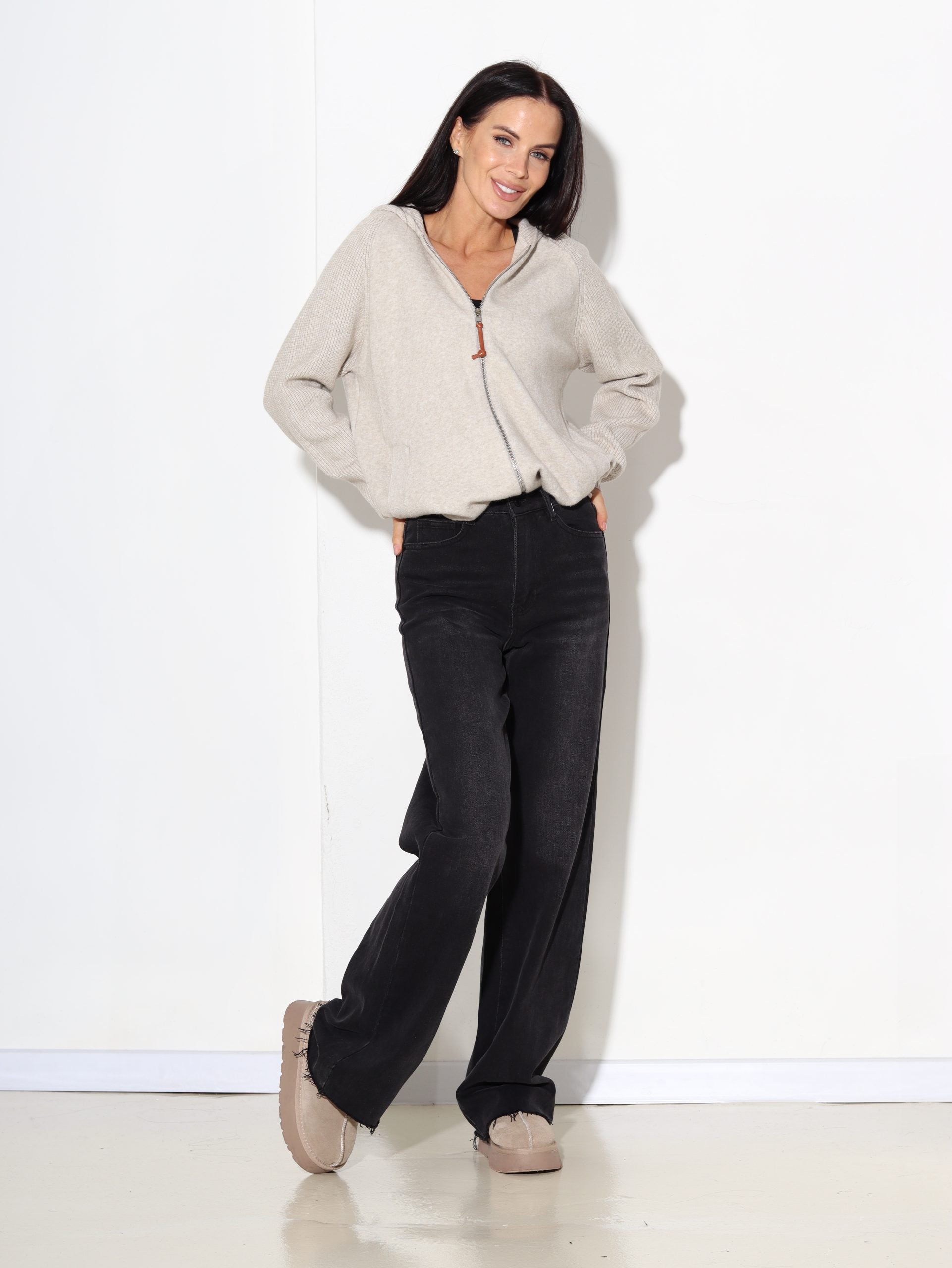 Bēša, divu rakstu adījuma jaka ar kapuci - 17184