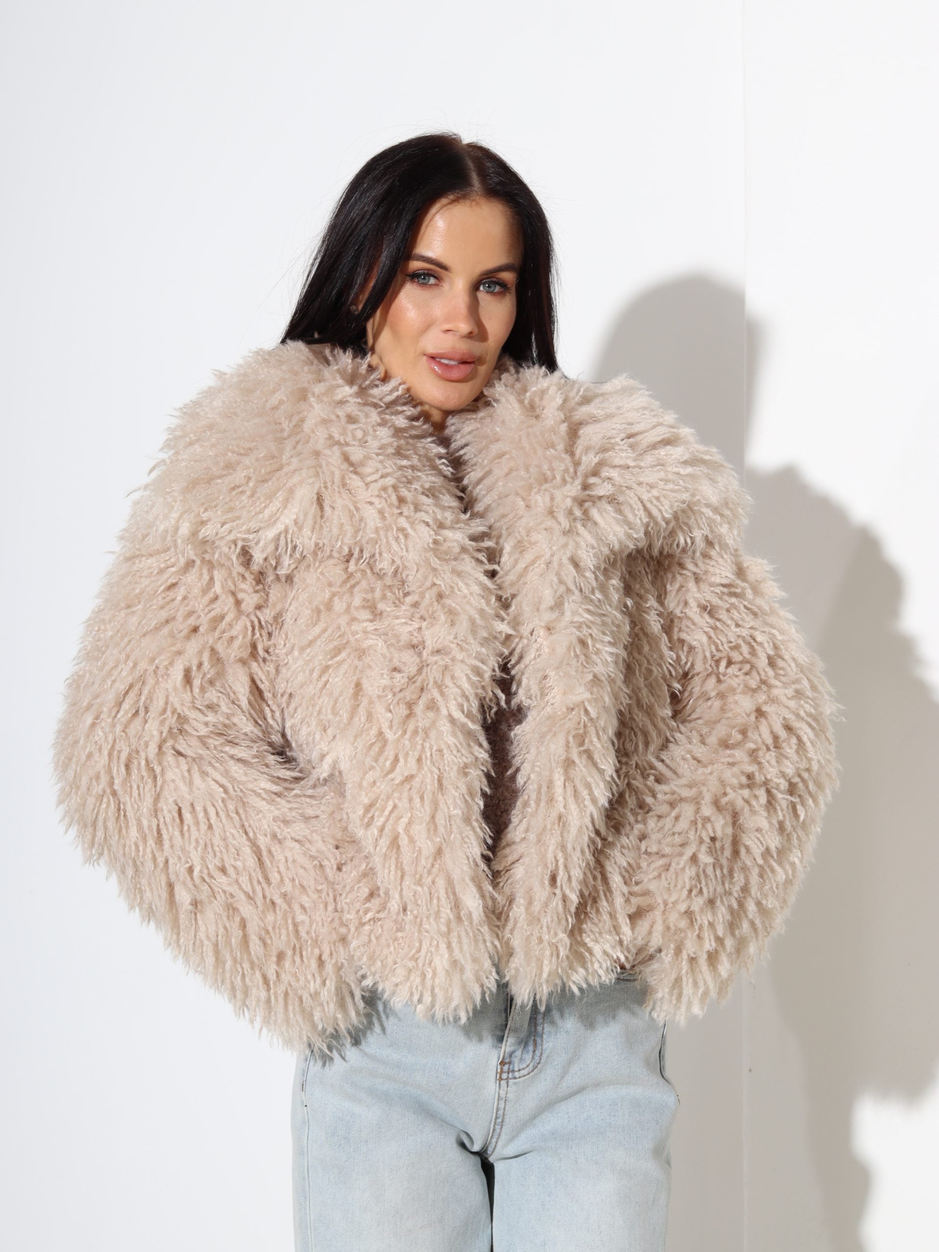 Bēšas krāsas īss kažociņš,, Bārnijs '' ar apkakli - 17544