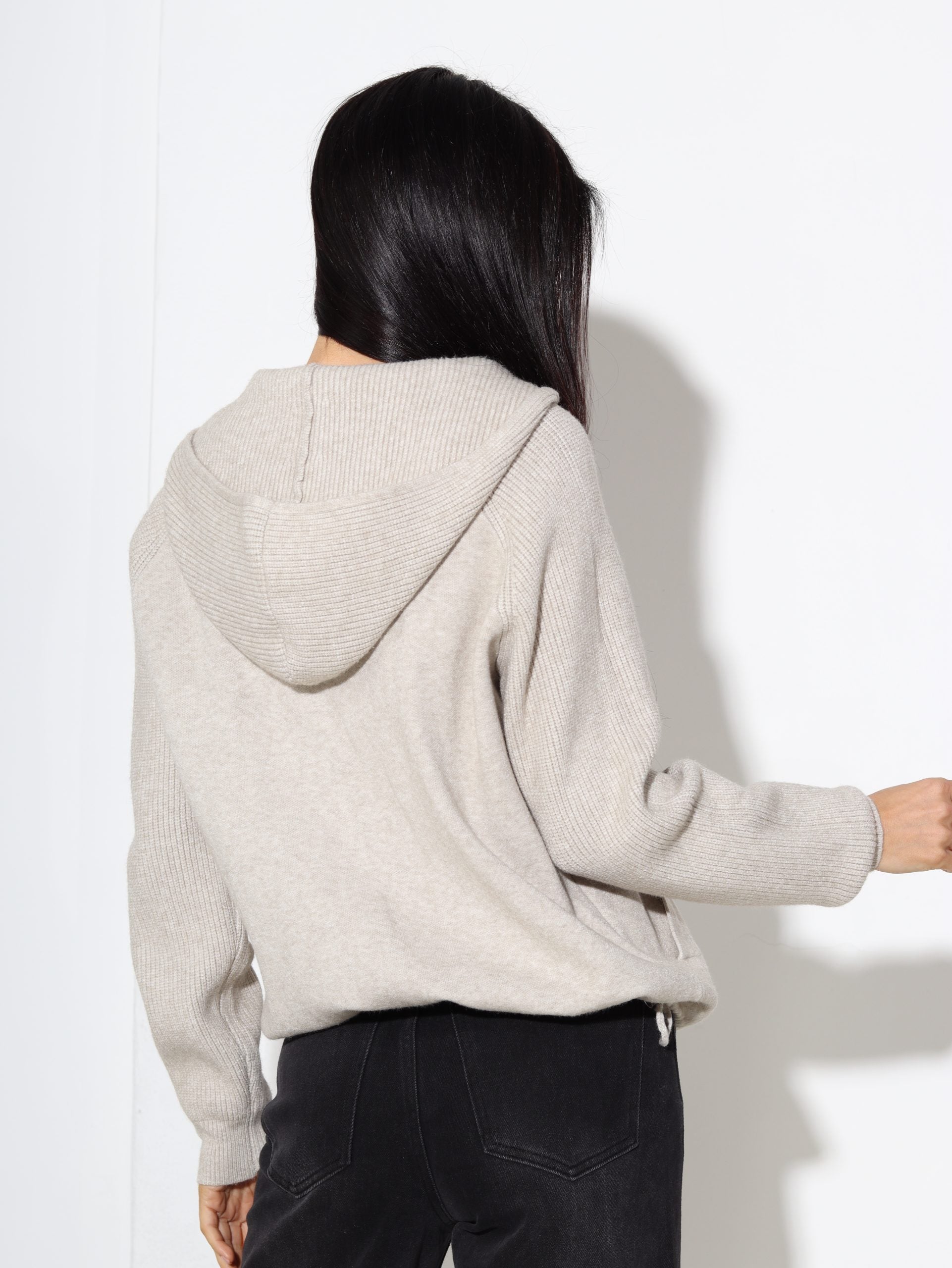 Bēša, divu rakstu adījuma jaka ar kapuci - 17184