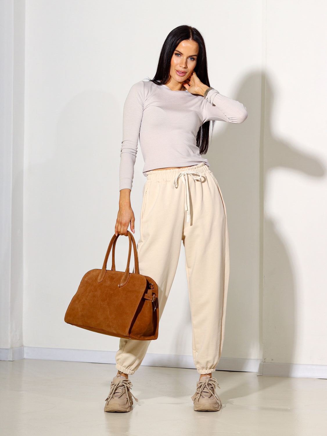 Bēšas sportiskas bikses ar šauriem galiem - 14093