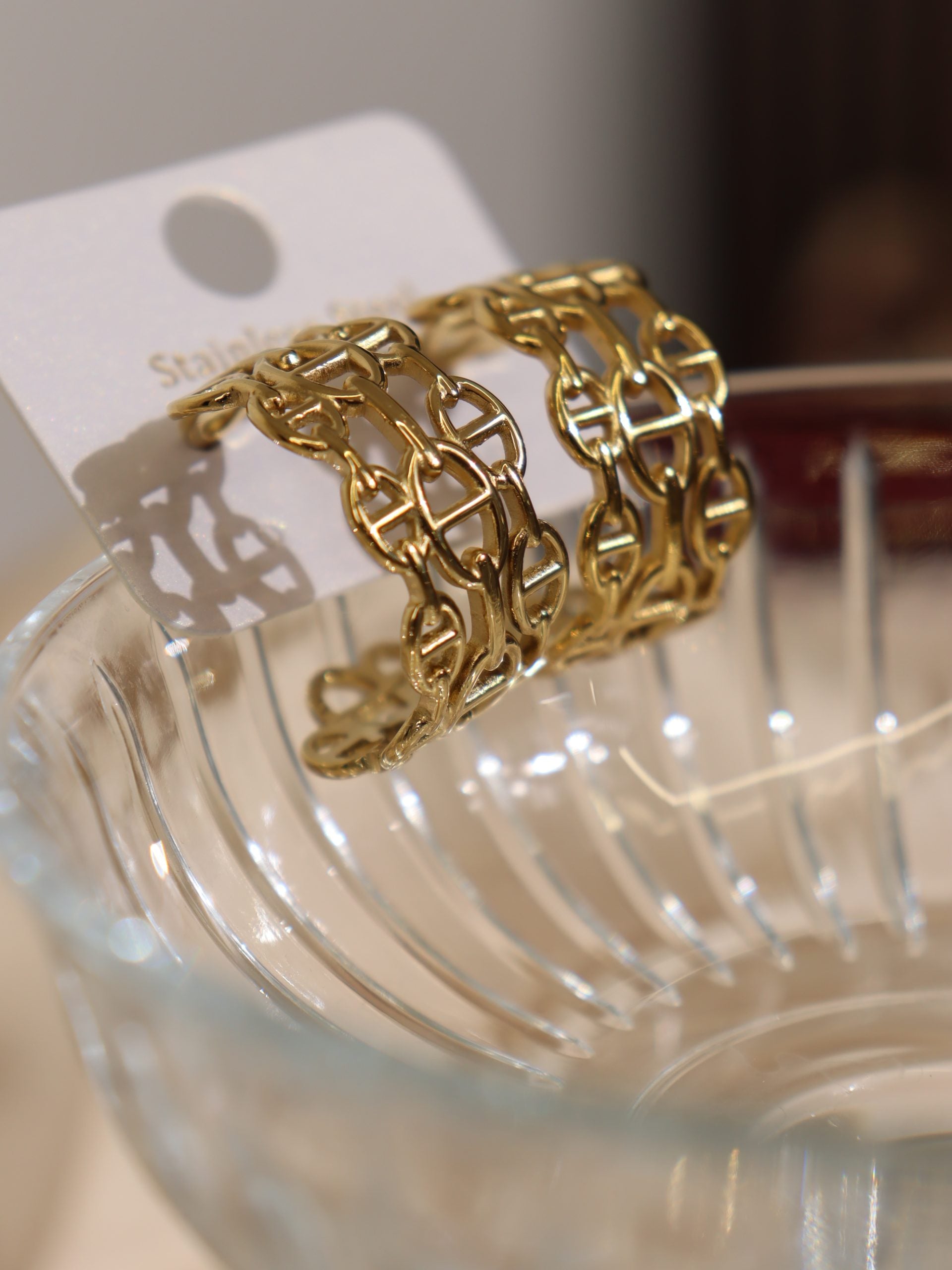 Zelta krāsas stilizēti, izteiksmīgi auskari  - 17151