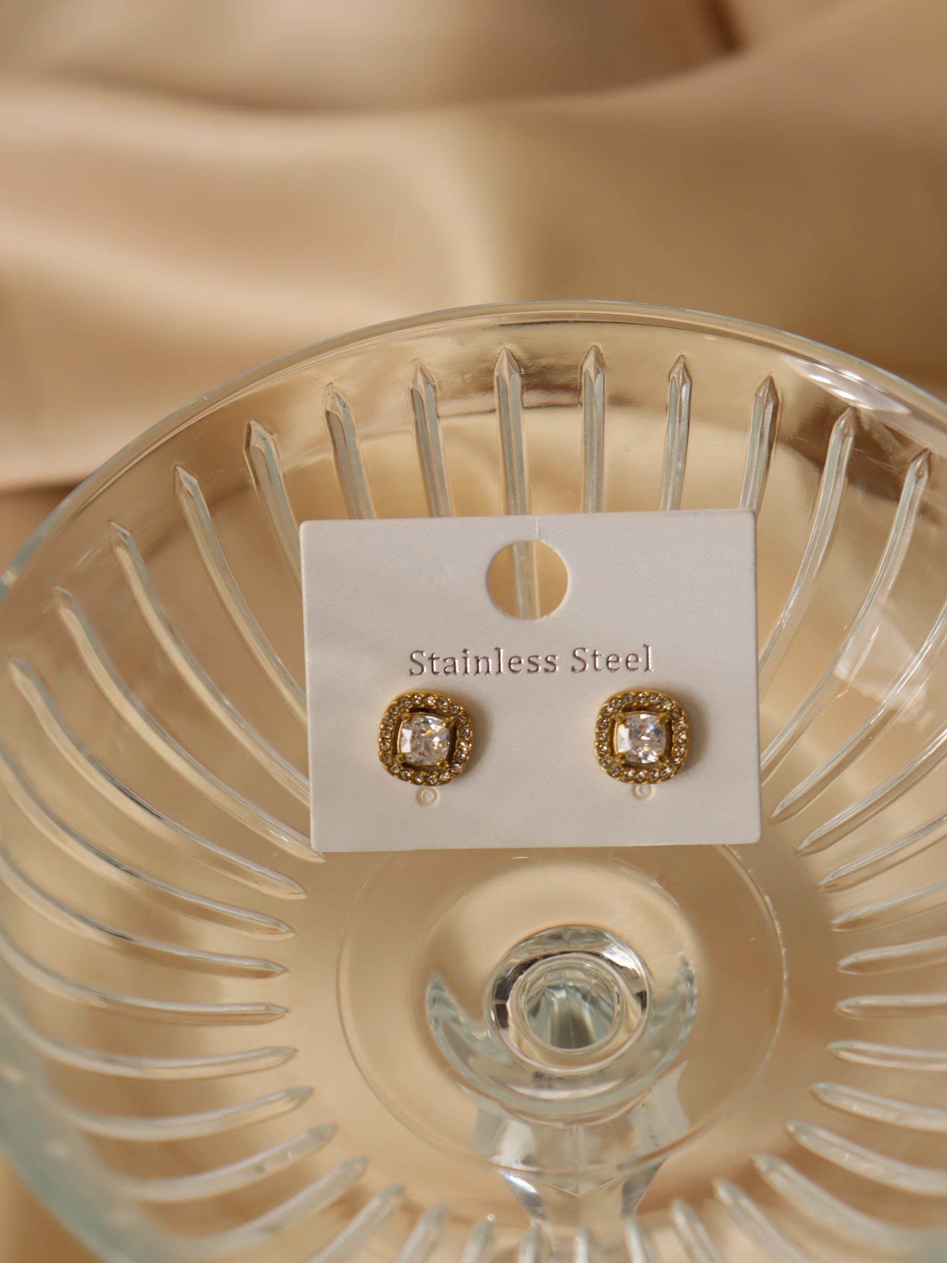 Zelta, smalki auskari ar kristāliņiem  - 17157