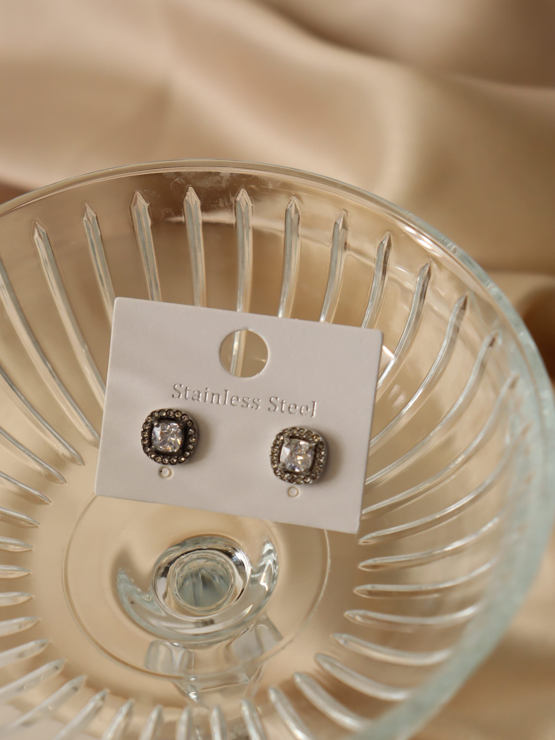 Sudraba, smalki auskari ar kristāliņiem  - 17156