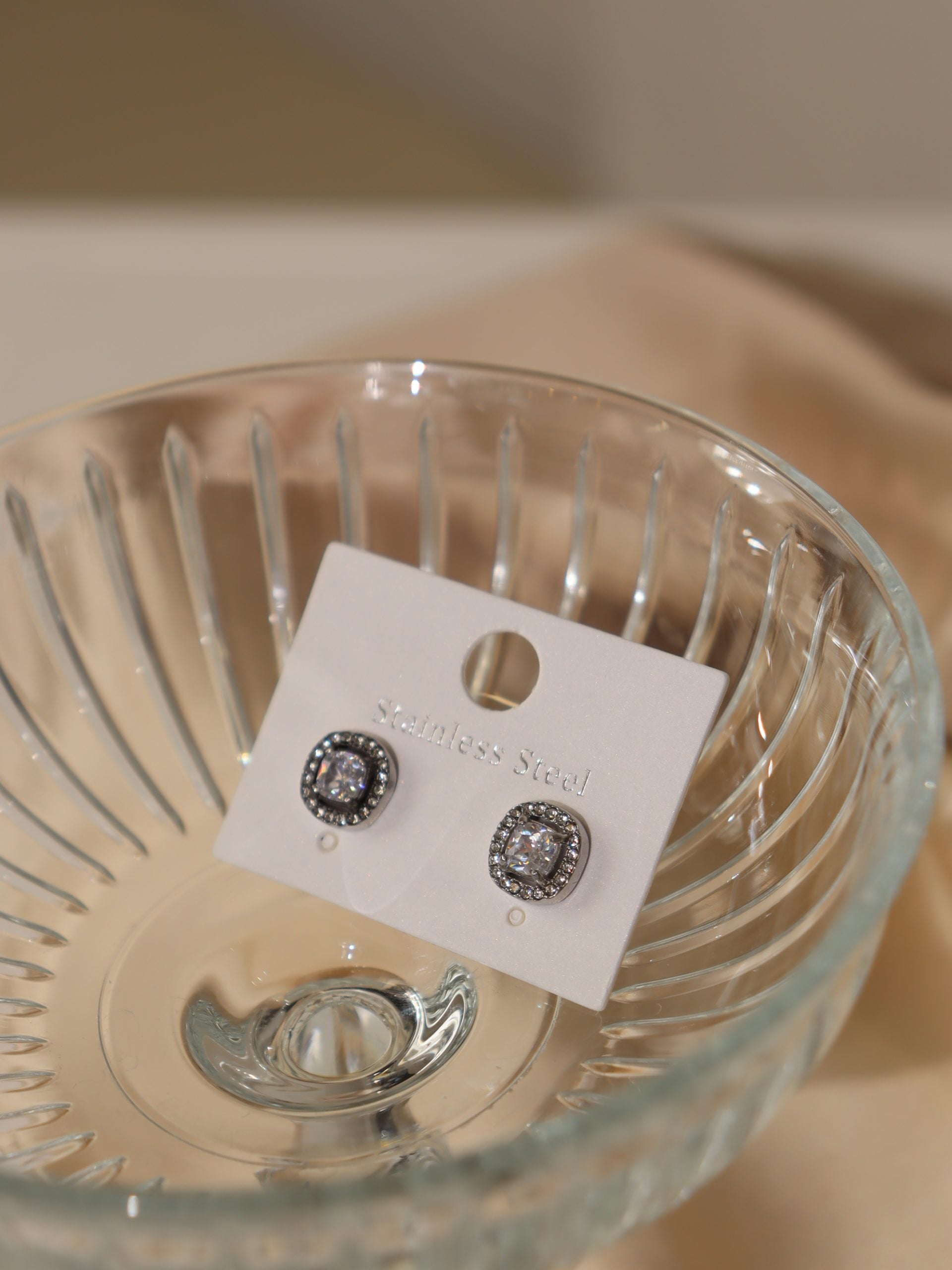 Sudraba, smalki auskari ar kristāliņiem  - 17156