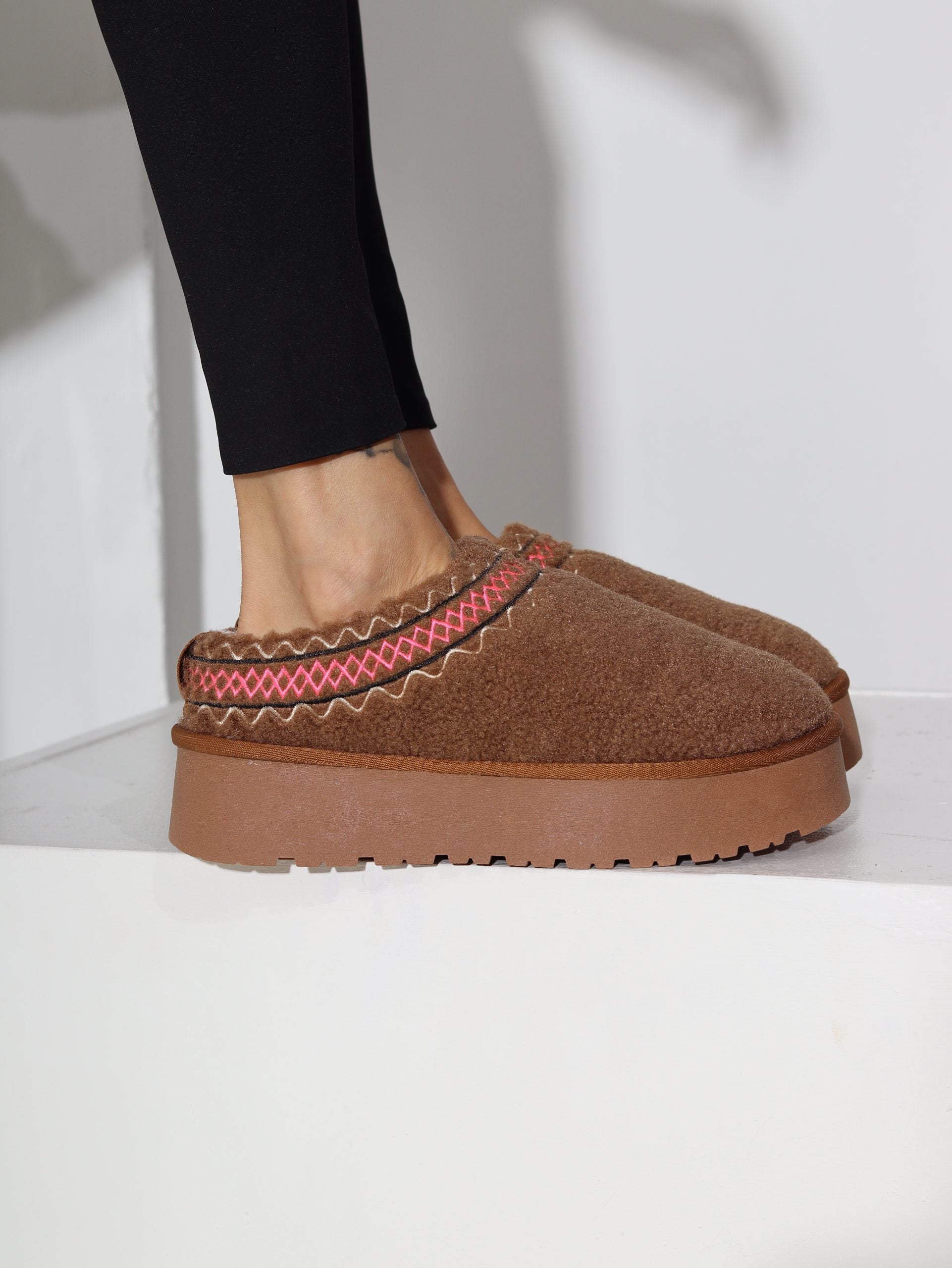 Brūnas krāsas ,,UGG'' tipa apavi "Aitiņa" - 16477