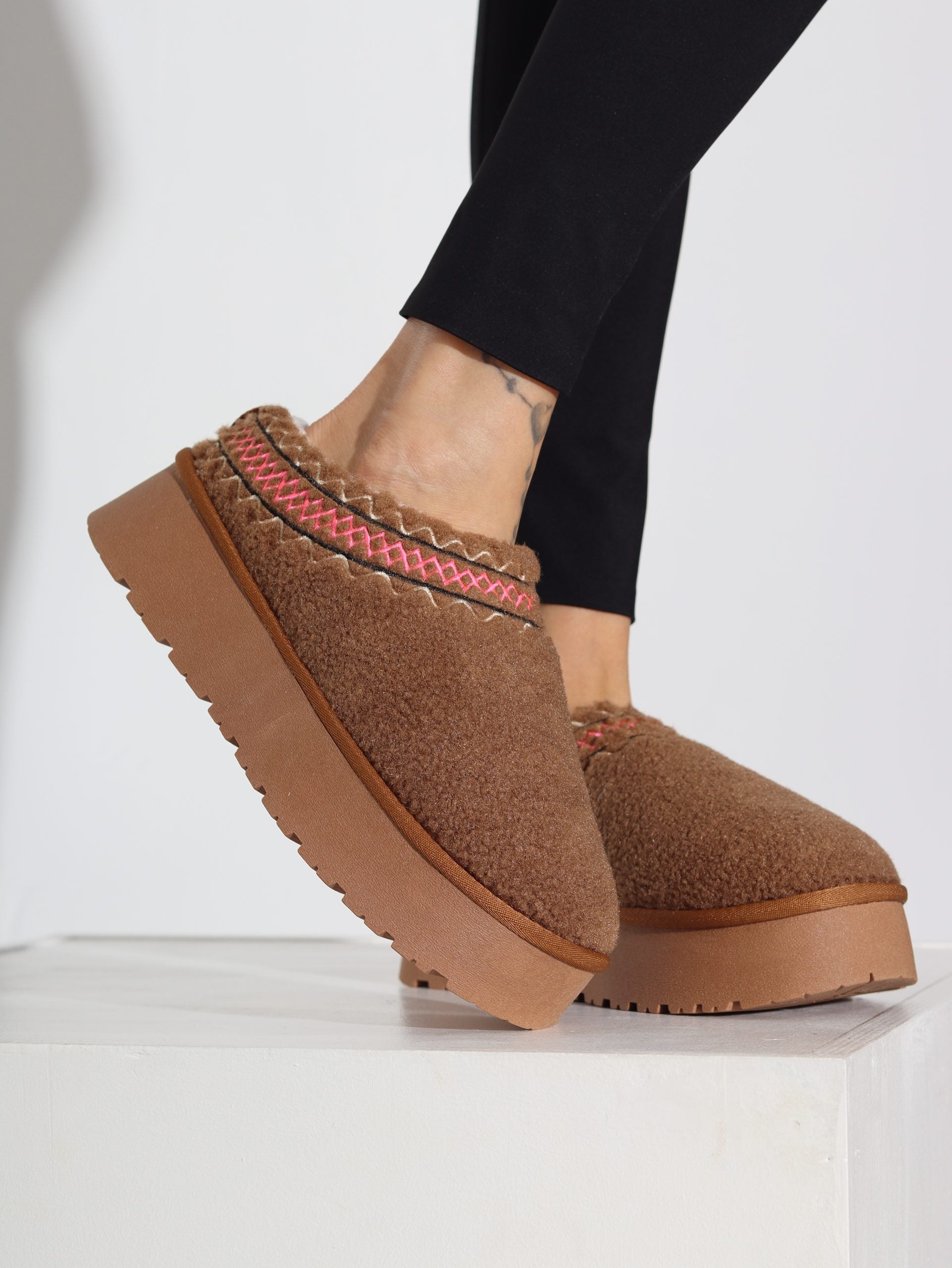 Brūnas krāsas ,,UGG'' tipa apavi "Aitiņa" - 16477