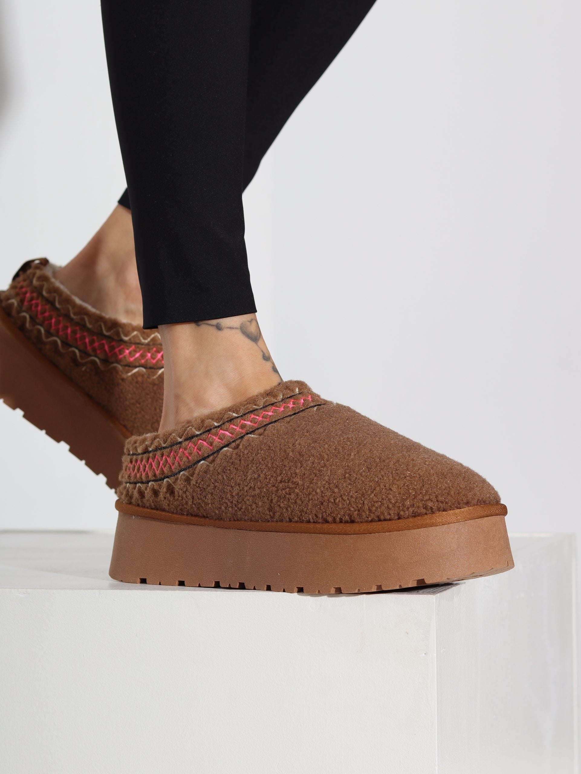 Brūnas krāsas ,,UGG'' tipa apavi "Aitiņa" - 16477