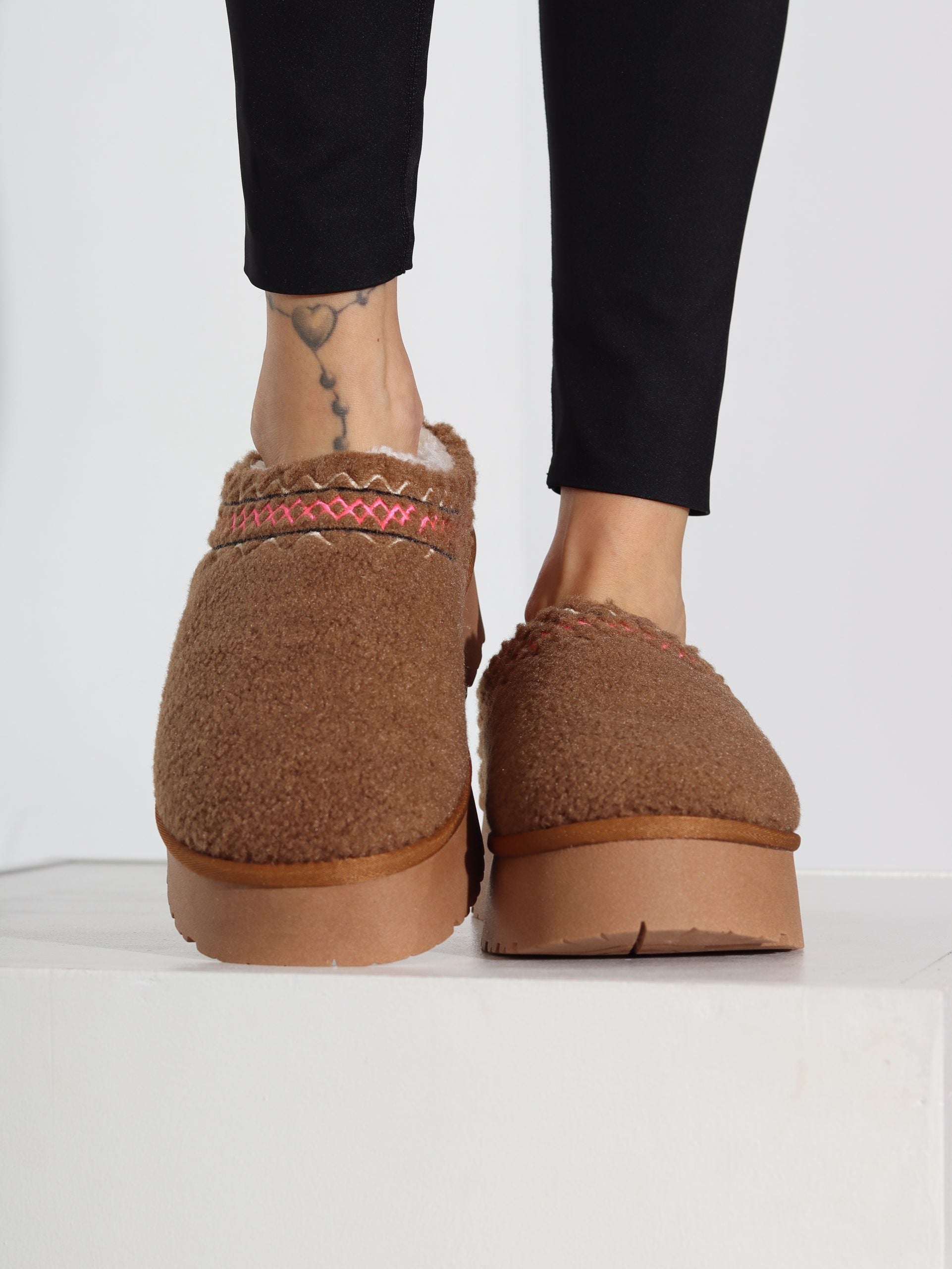 Brūnas krāsas ,,UGG'' tipa apavi "Aitiņa" - 16477
