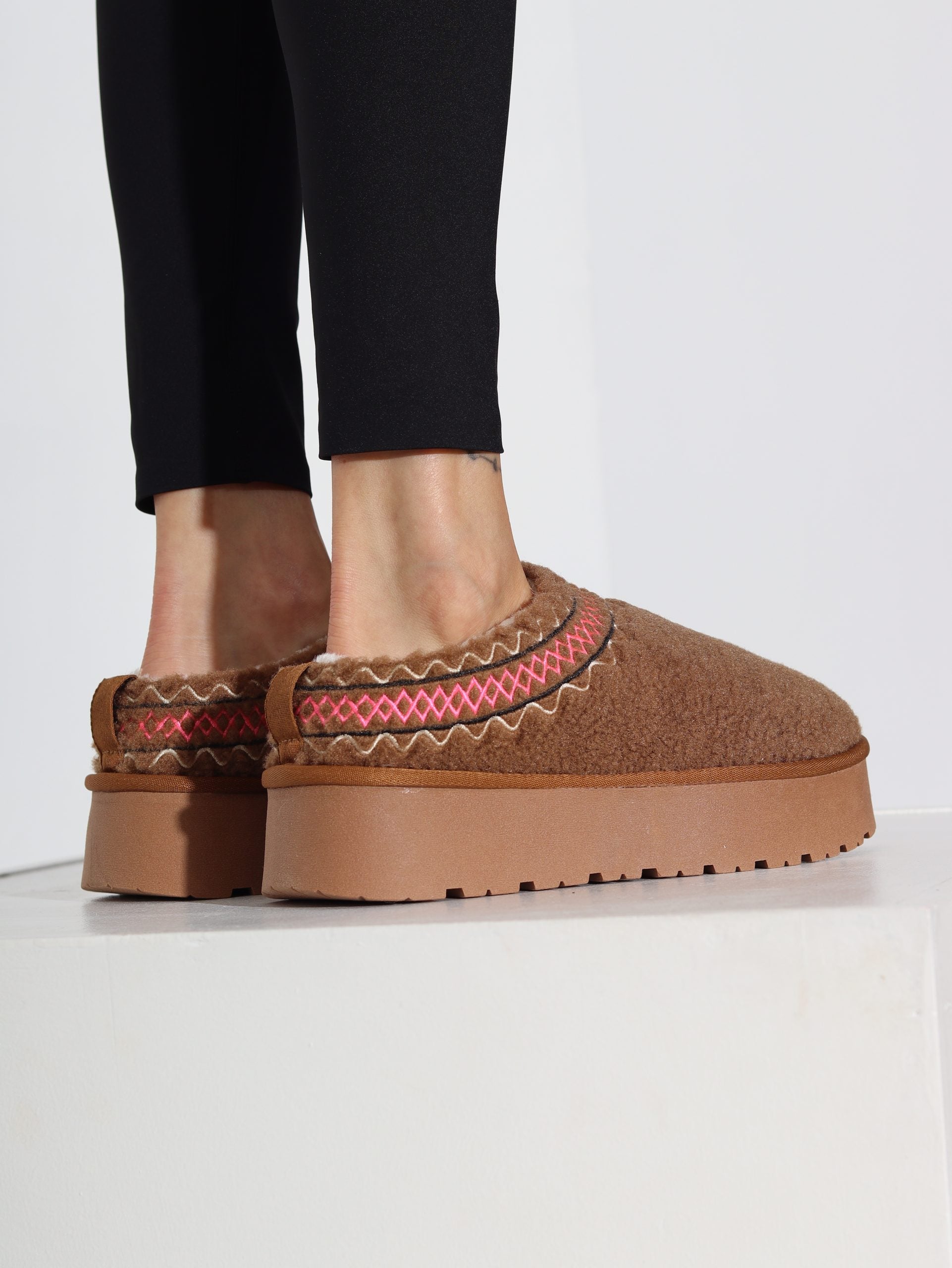 Brūnas krāsas ,,UGG'' tipa apavi "Aitiņa" - 16477