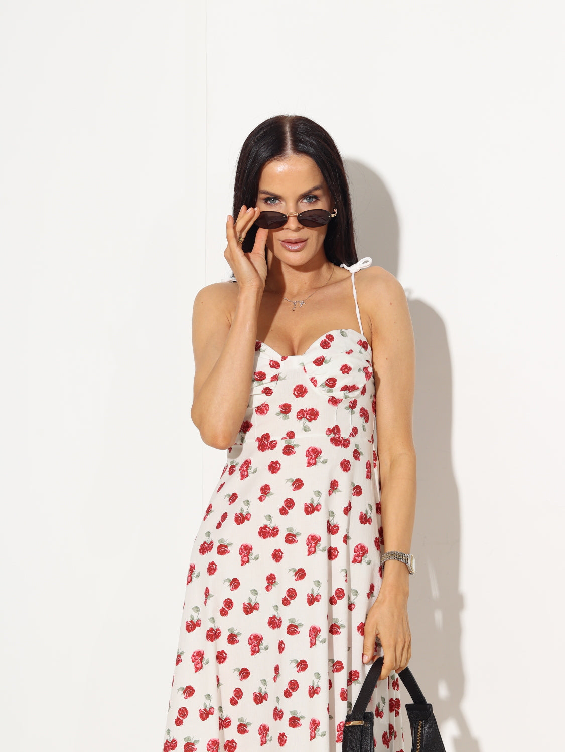 Balta, gara kleita ar sarkanām rozēm - 15195