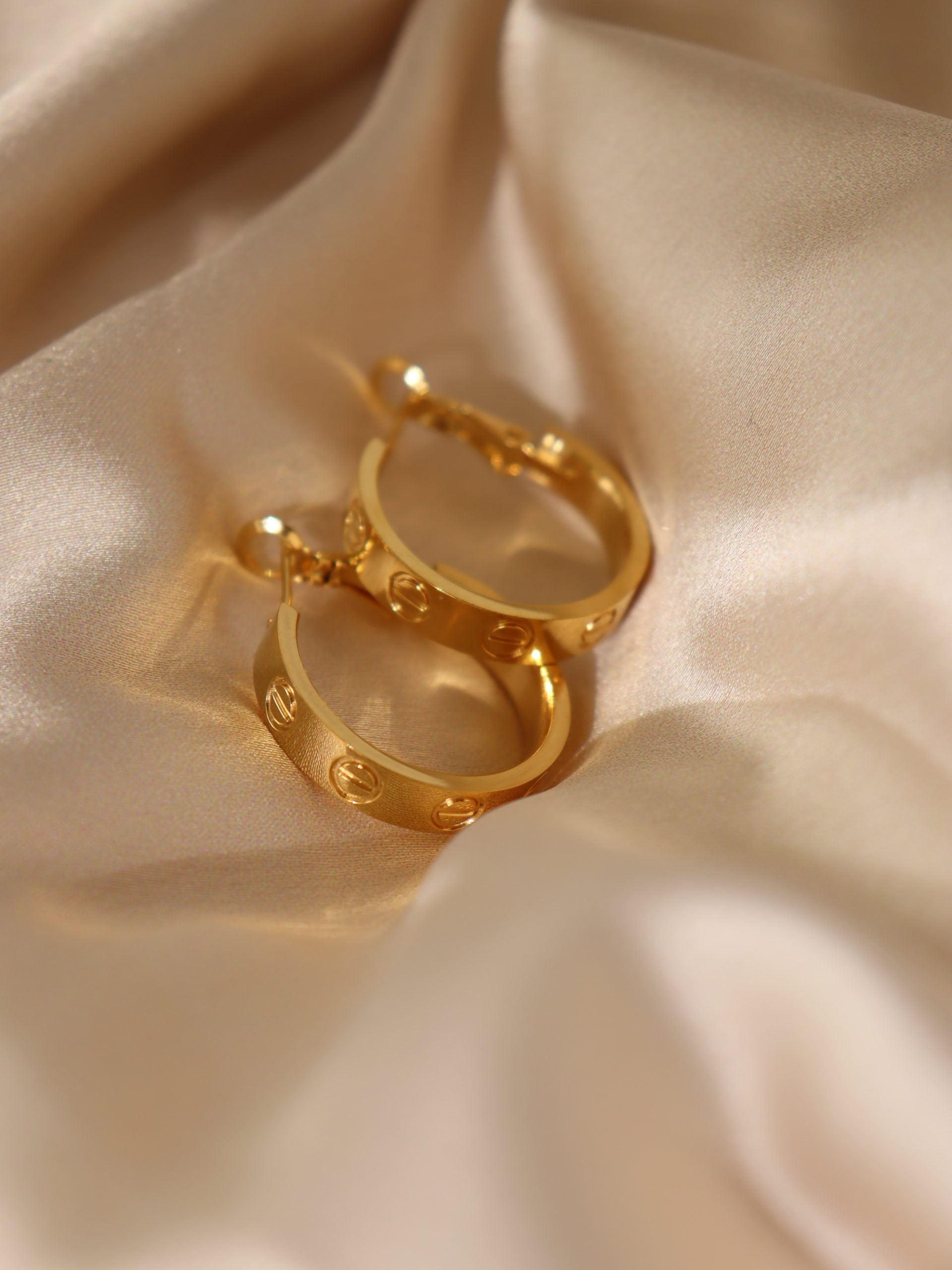 Zelta riņķu auskari ar gravējumuu - 17143