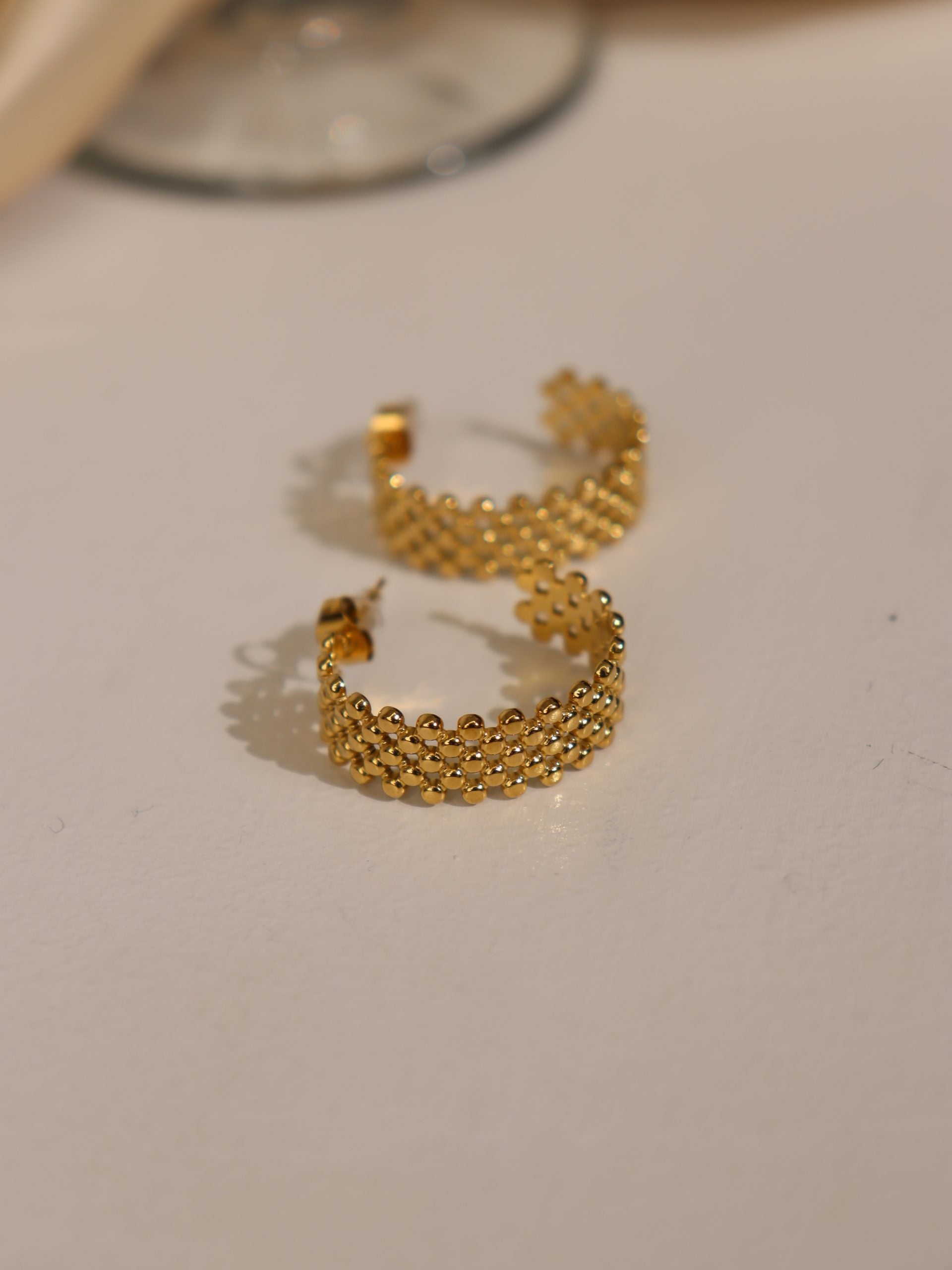 Zelta krāsas, izteiksmīgi riņķu auskari - 17142