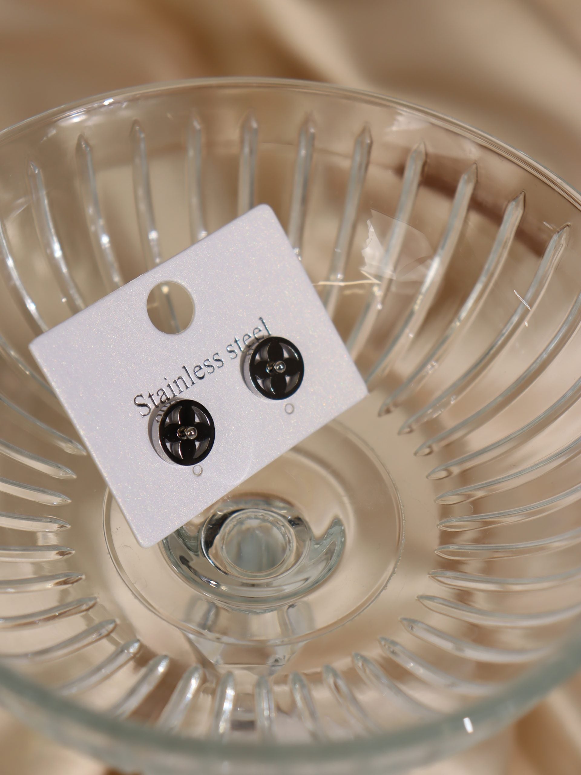 Sudraba, apaļi auskari ar ziedu  - 17152