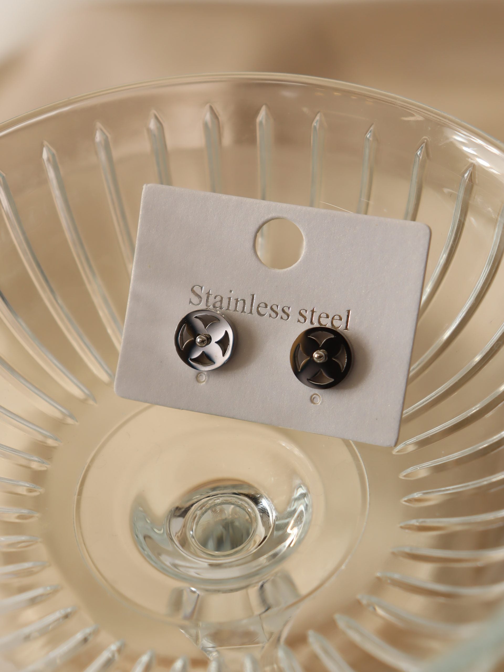 Sudraba, apaļi auskari ar ziedu  - 17152