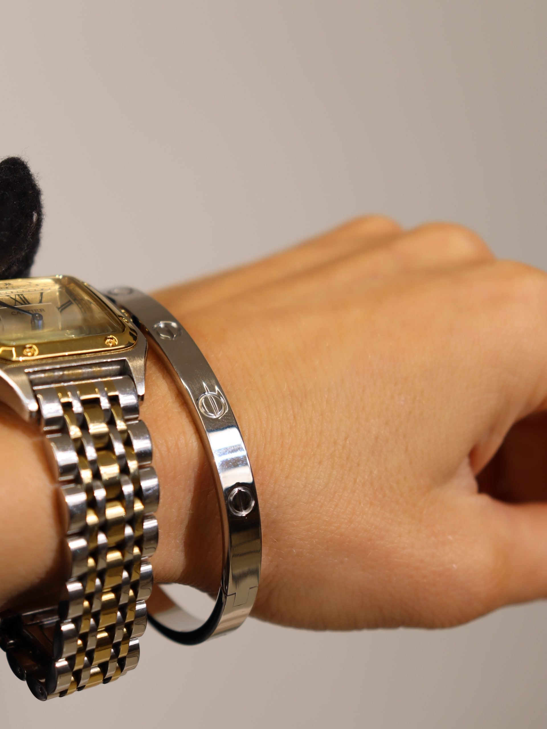 Sudraba krāsas rokassprādze ar gravējumu - 17167