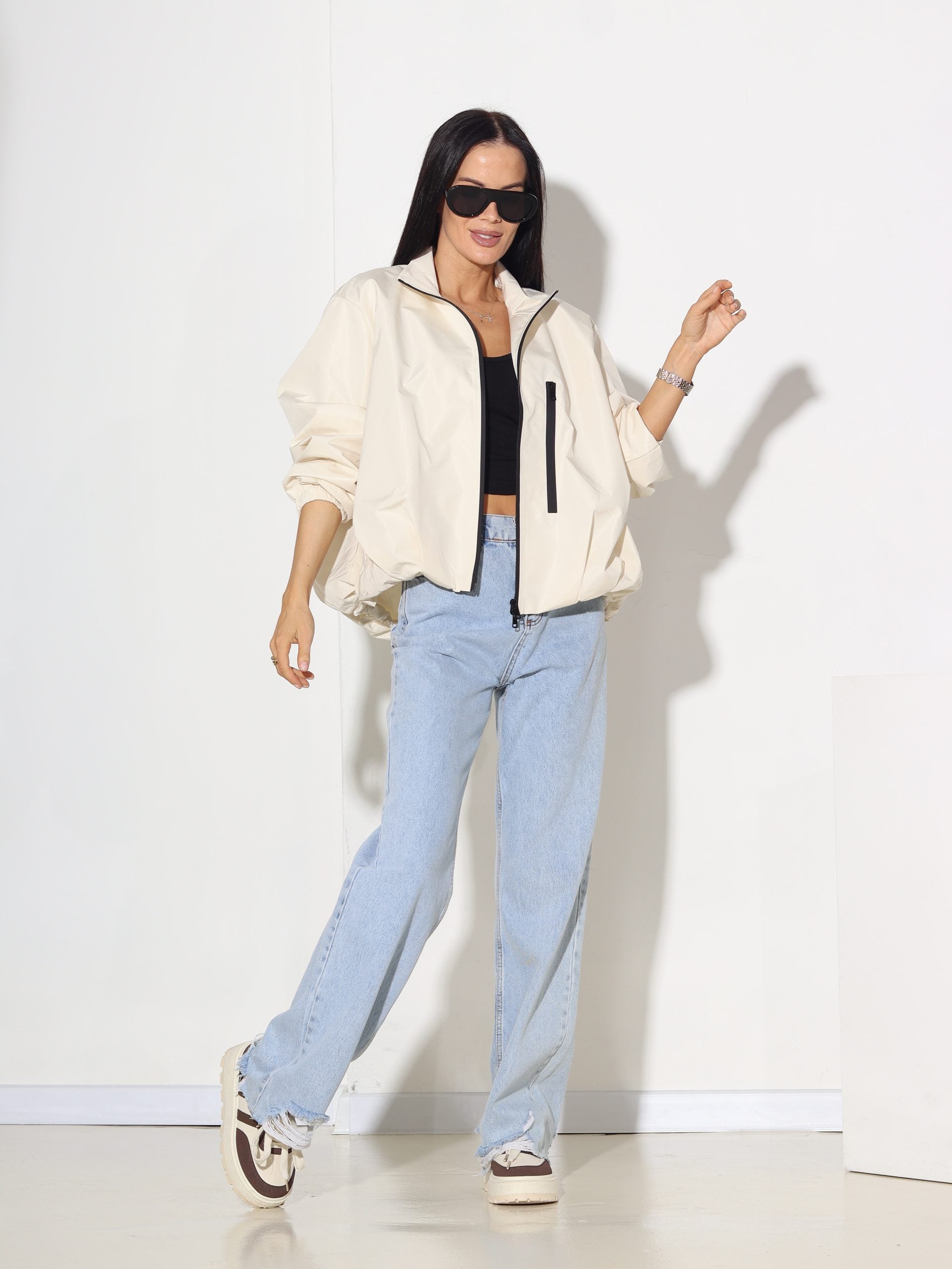 Bēša sportiska stila vējjaka ar balontipa apakšmalu - 15844