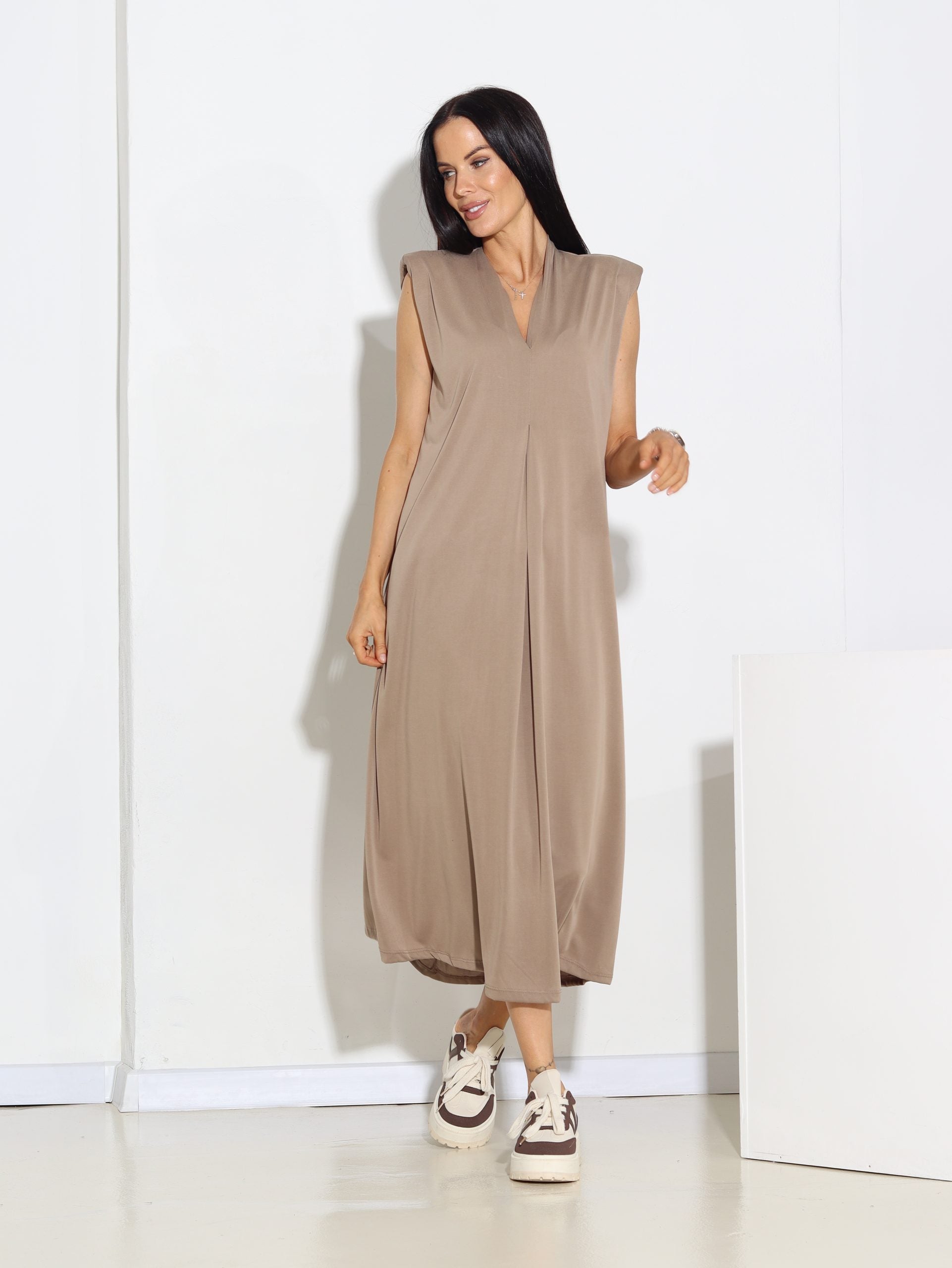 Bēša kleita ar polsteri plecu daļā - 15341