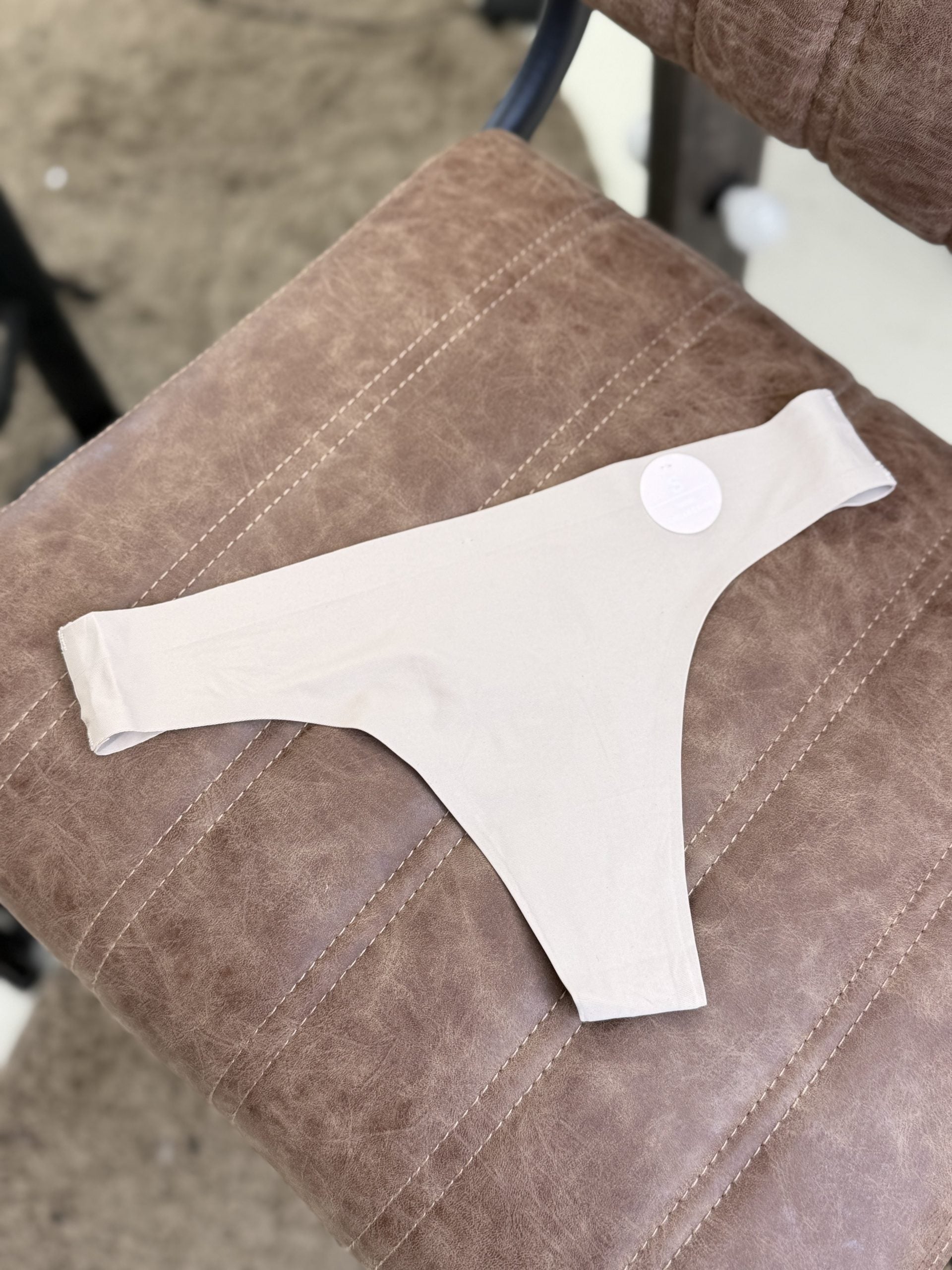 Brūnas "Dyana" bezvīļu stringru biksītes- 14627