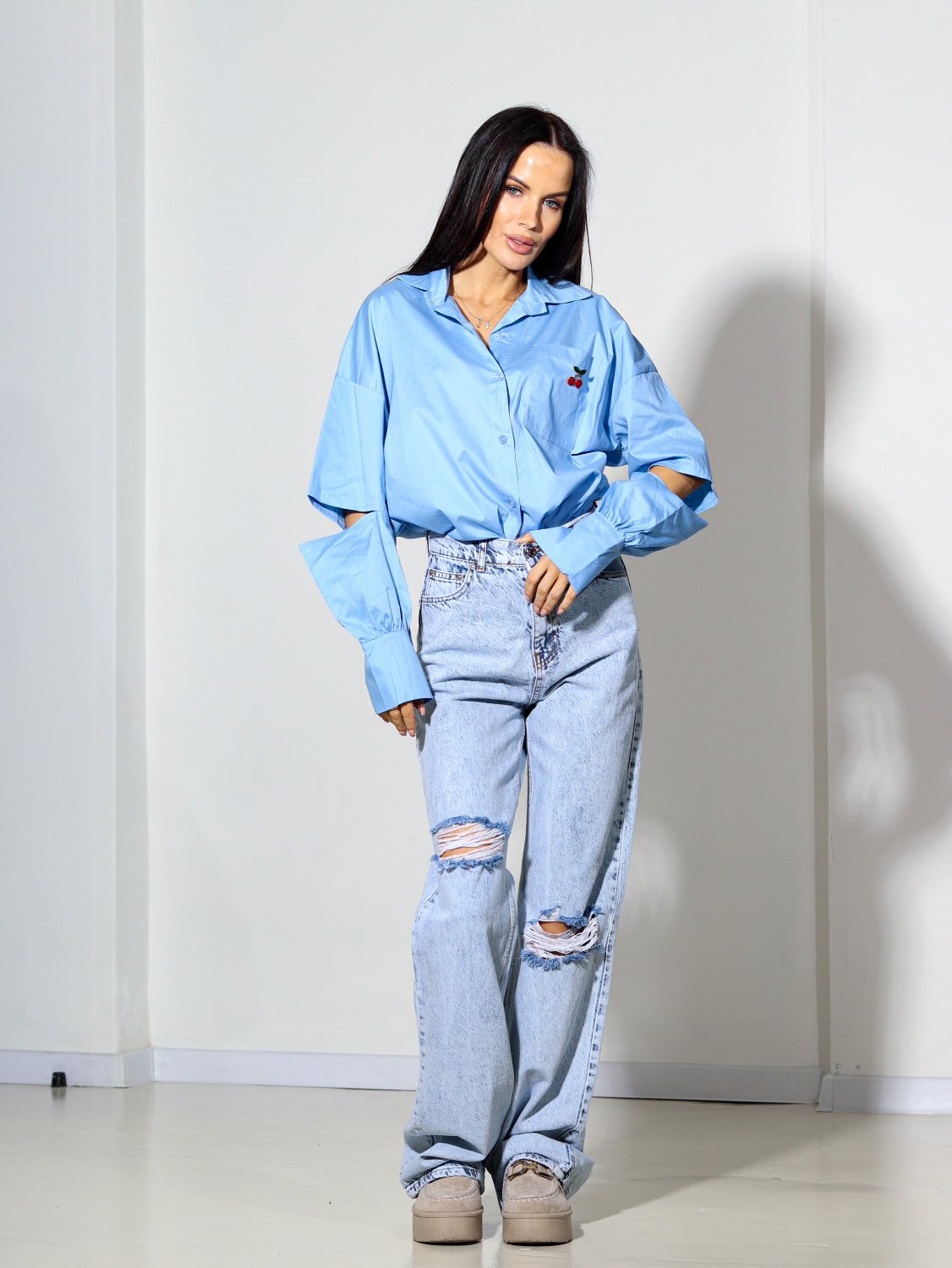 Zils krekls ar iegriezumu elkoņa daļā - 14149