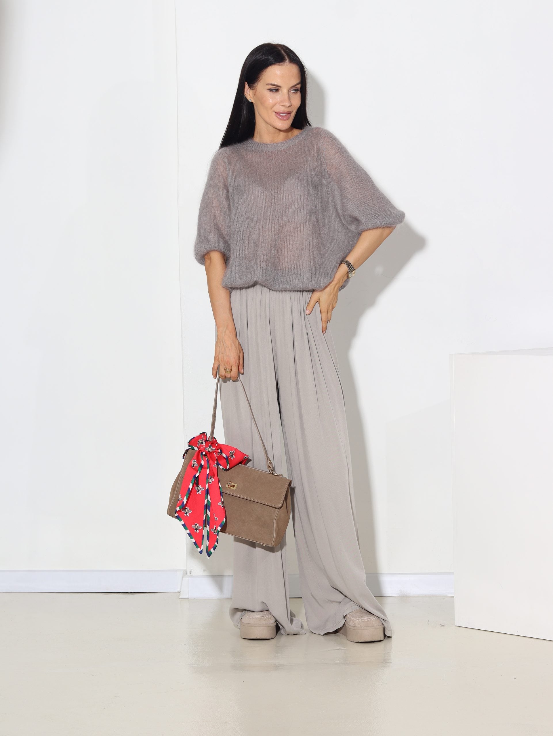 Tumši pelēks mohēras džemperis ar īsām piedurknēm - 15853