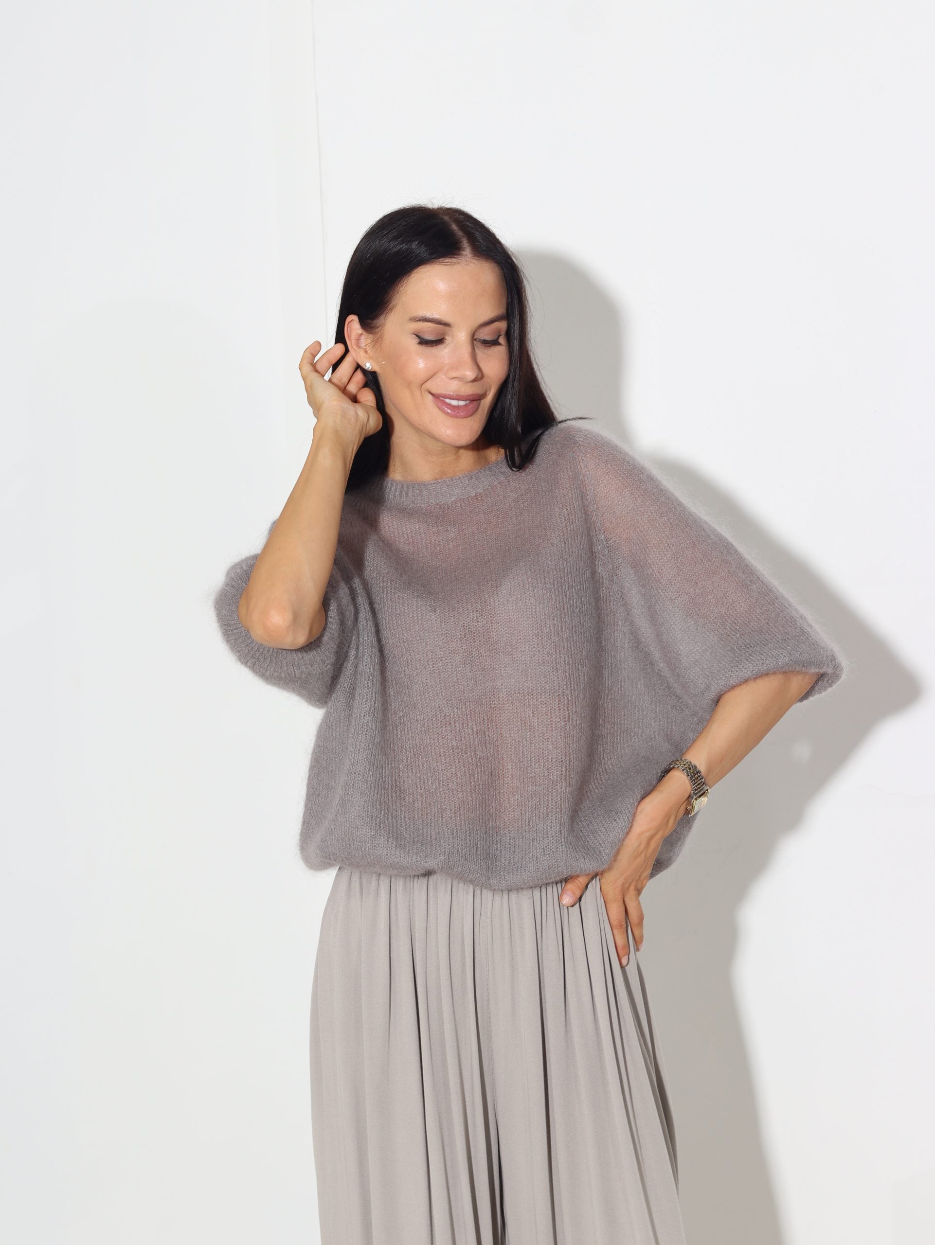 Tumši pelēks mohēras džemperis ar īsām piedurknēm - 15853