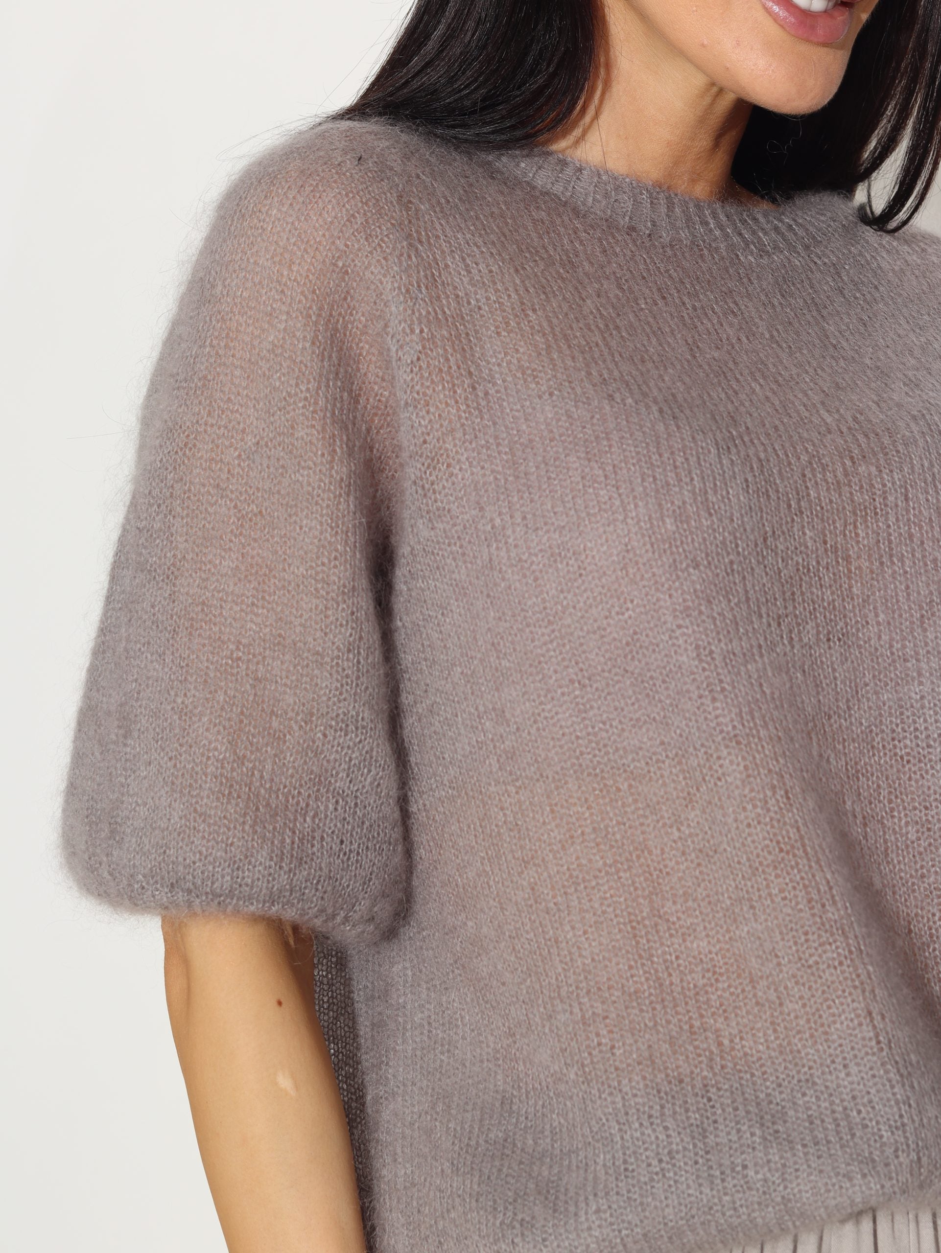 Tumši pelēks mohēras džemperis ar īsām piedurknēm - 15853