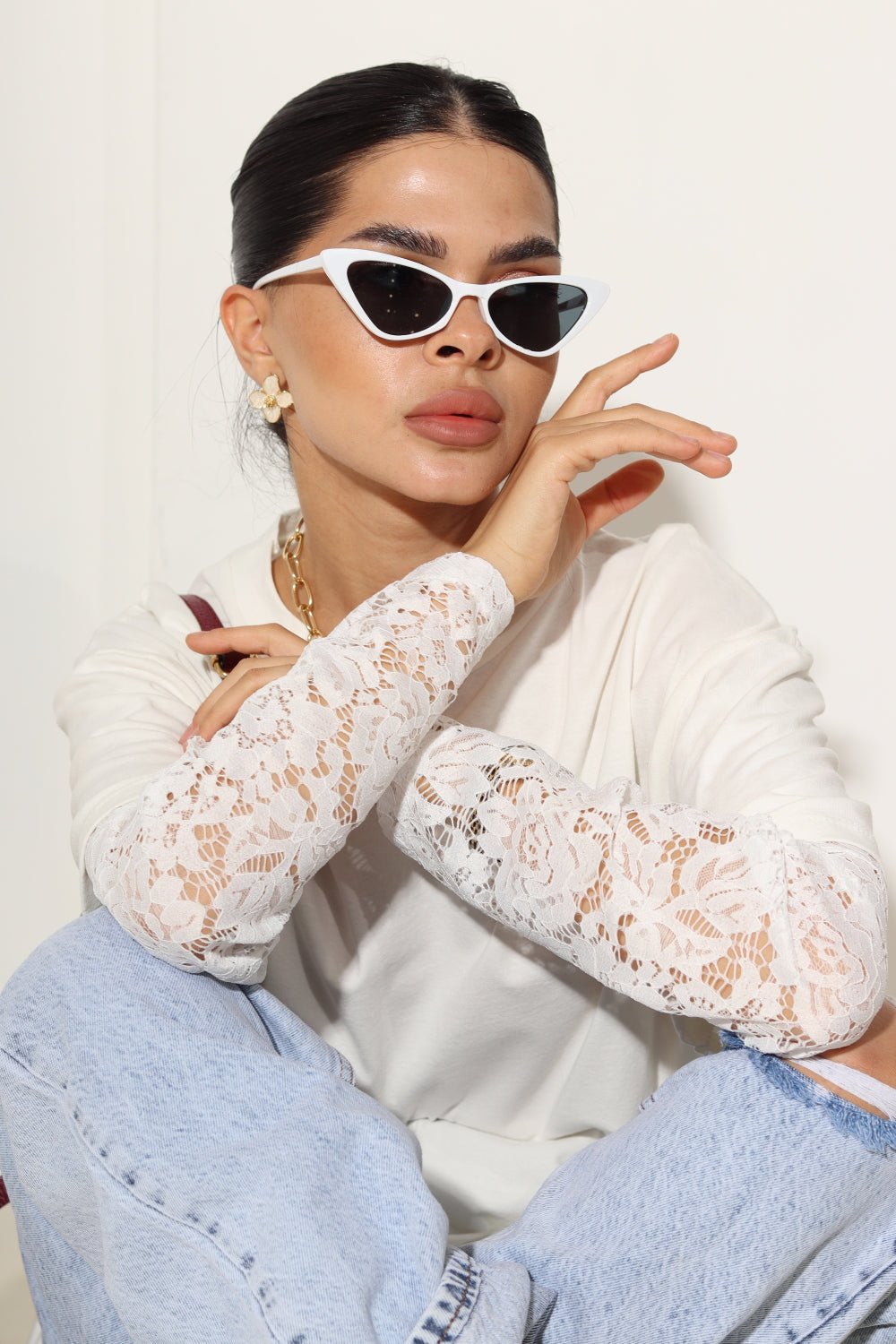 Balts tops ar mežģīnes piedurkni - 14636