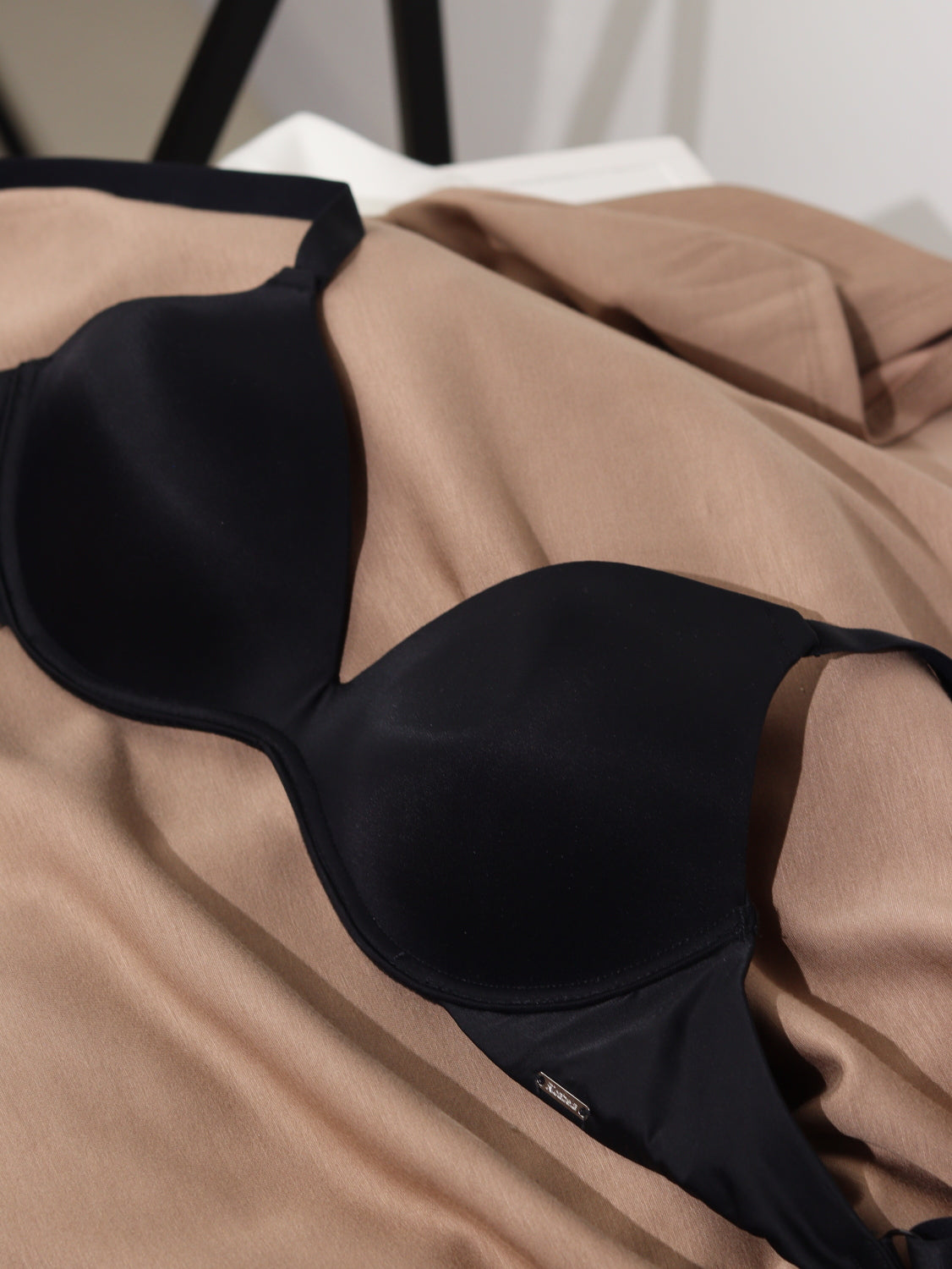 Melns krūšturis 'Ricabela' - 16276