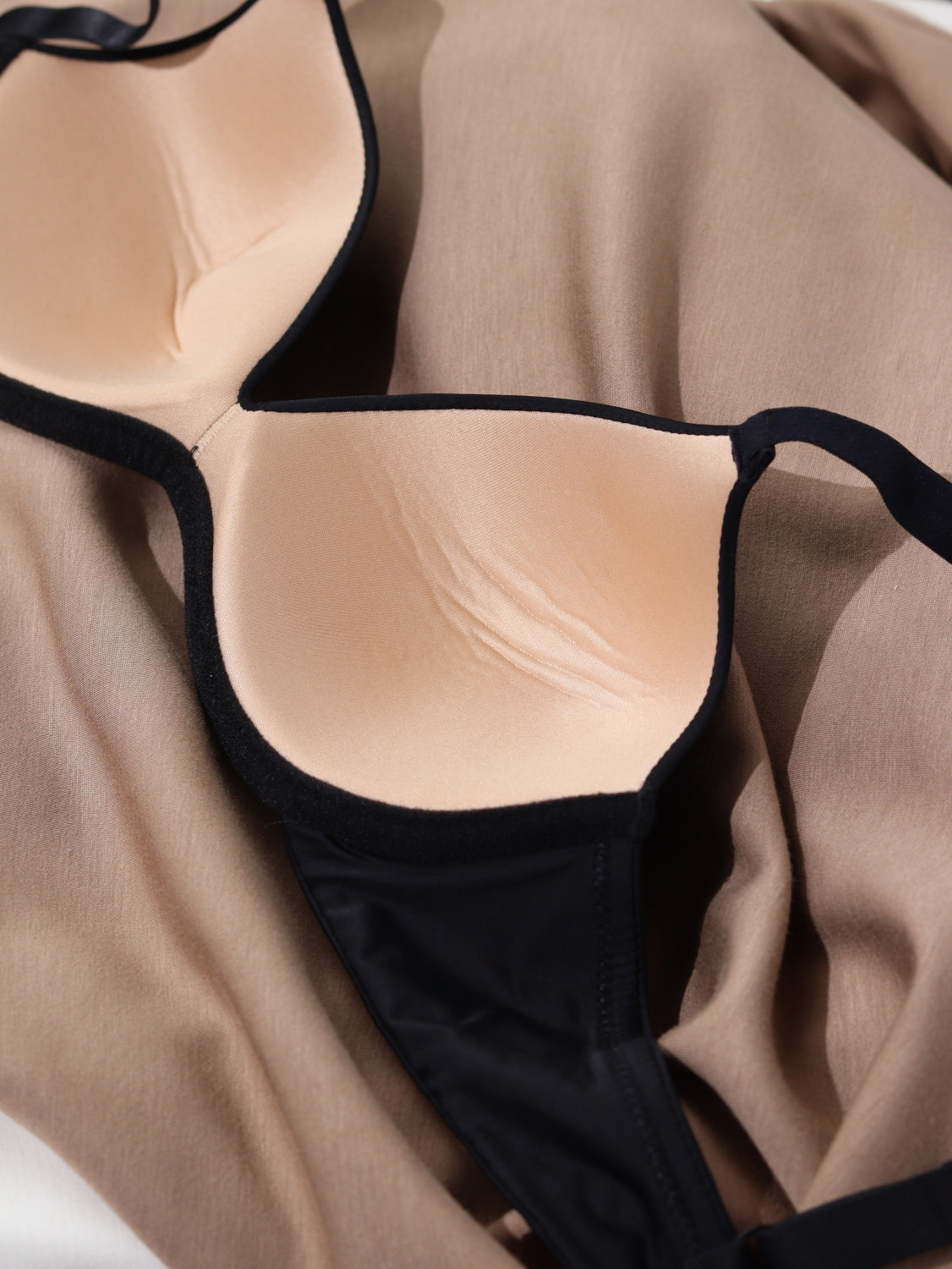 Melns krūšturis 'Ricabela' - 16276