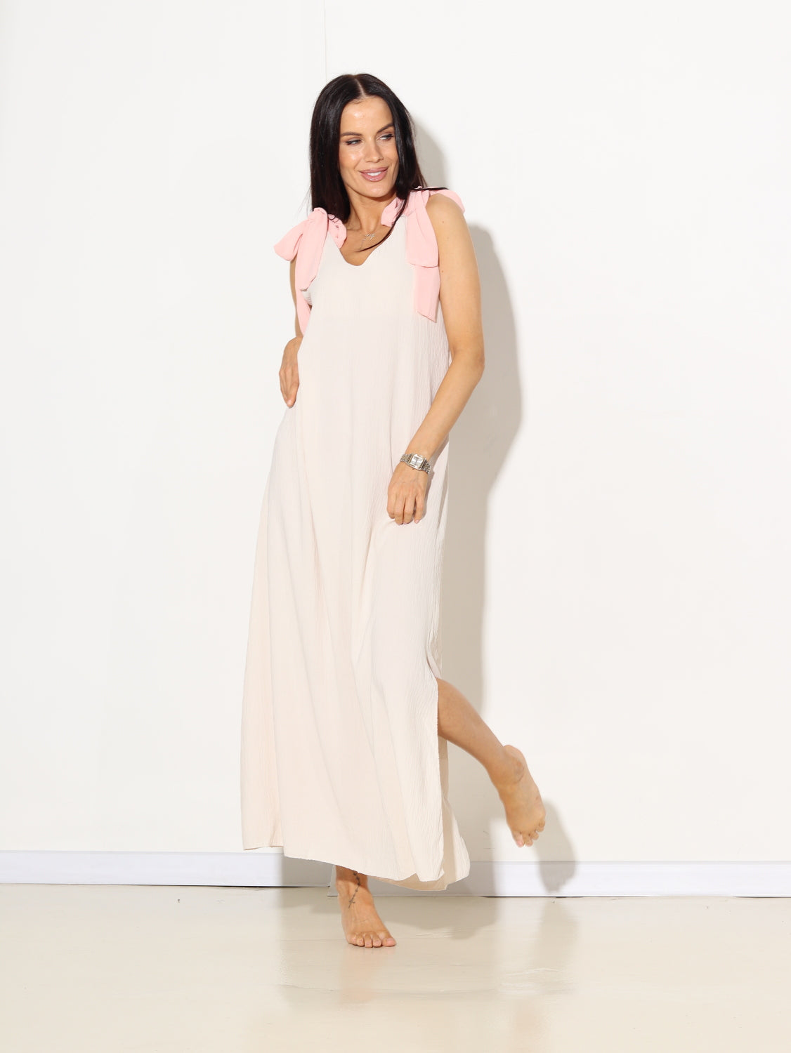 Bēša kleita ar rozā bantes lencēm - 15378