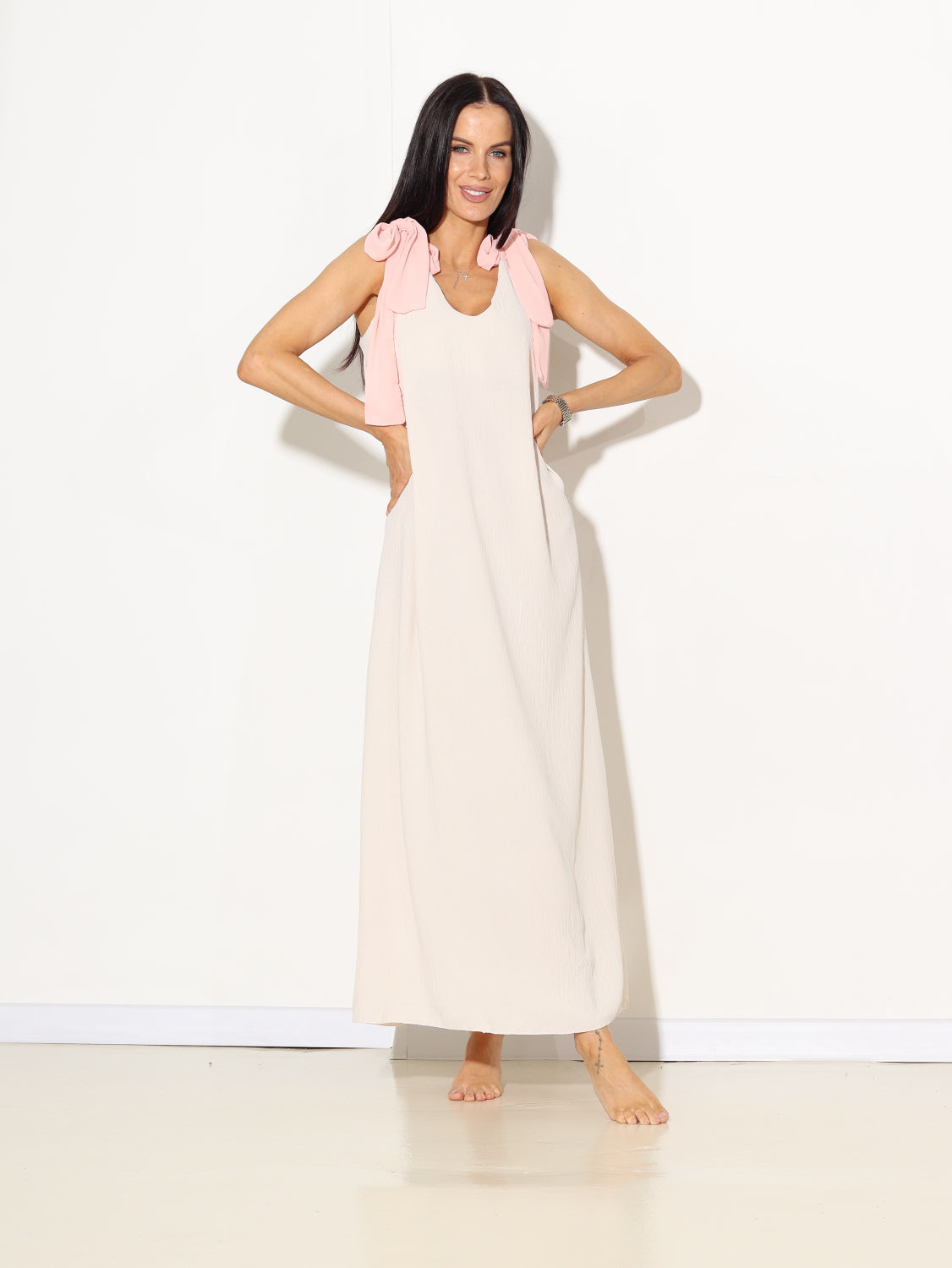 Bēša kleita ar rozā bantes lencēm - 15378