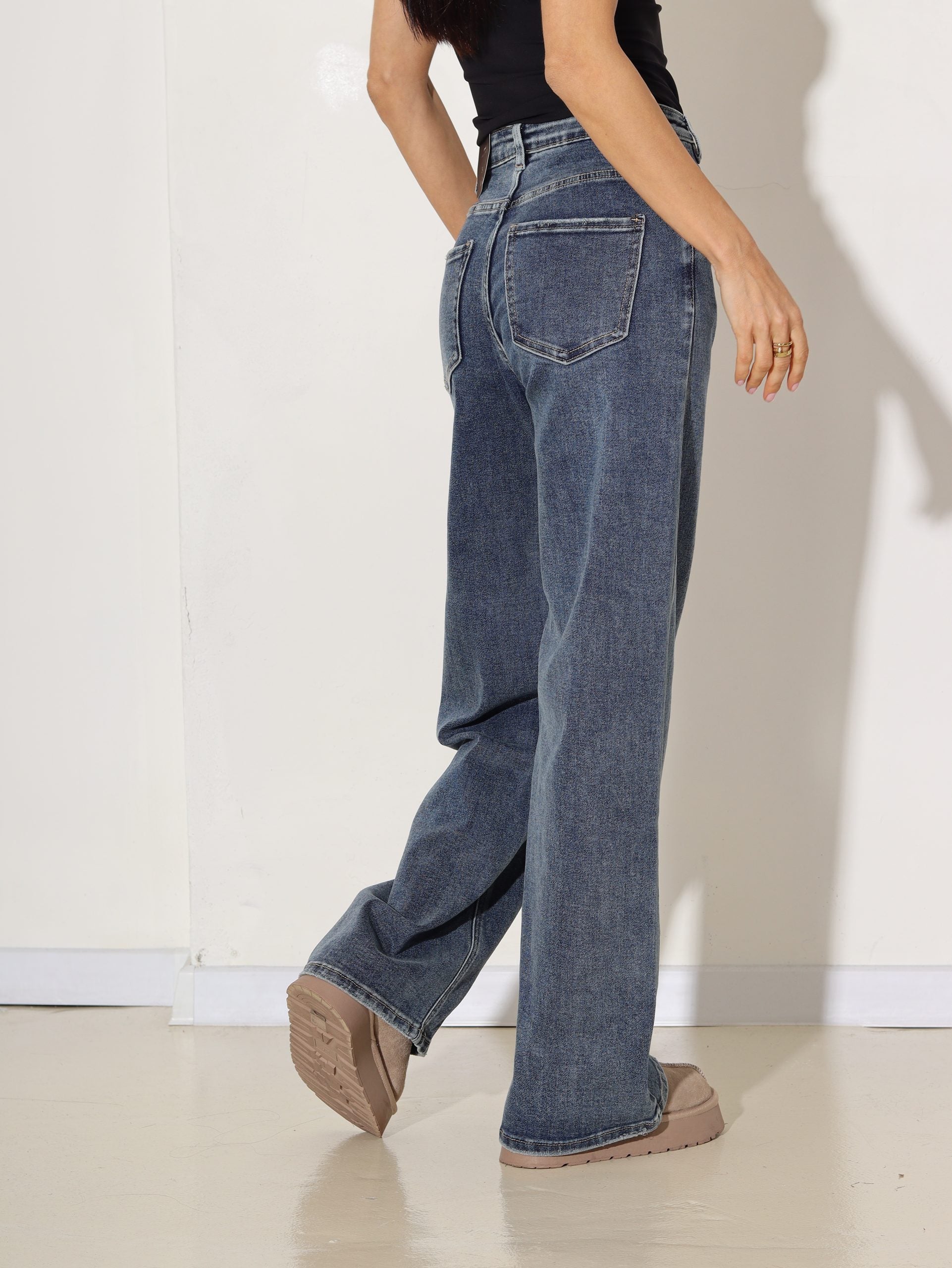 Zilas džinsa bikses ar slīpu pogas aizdari - 16921