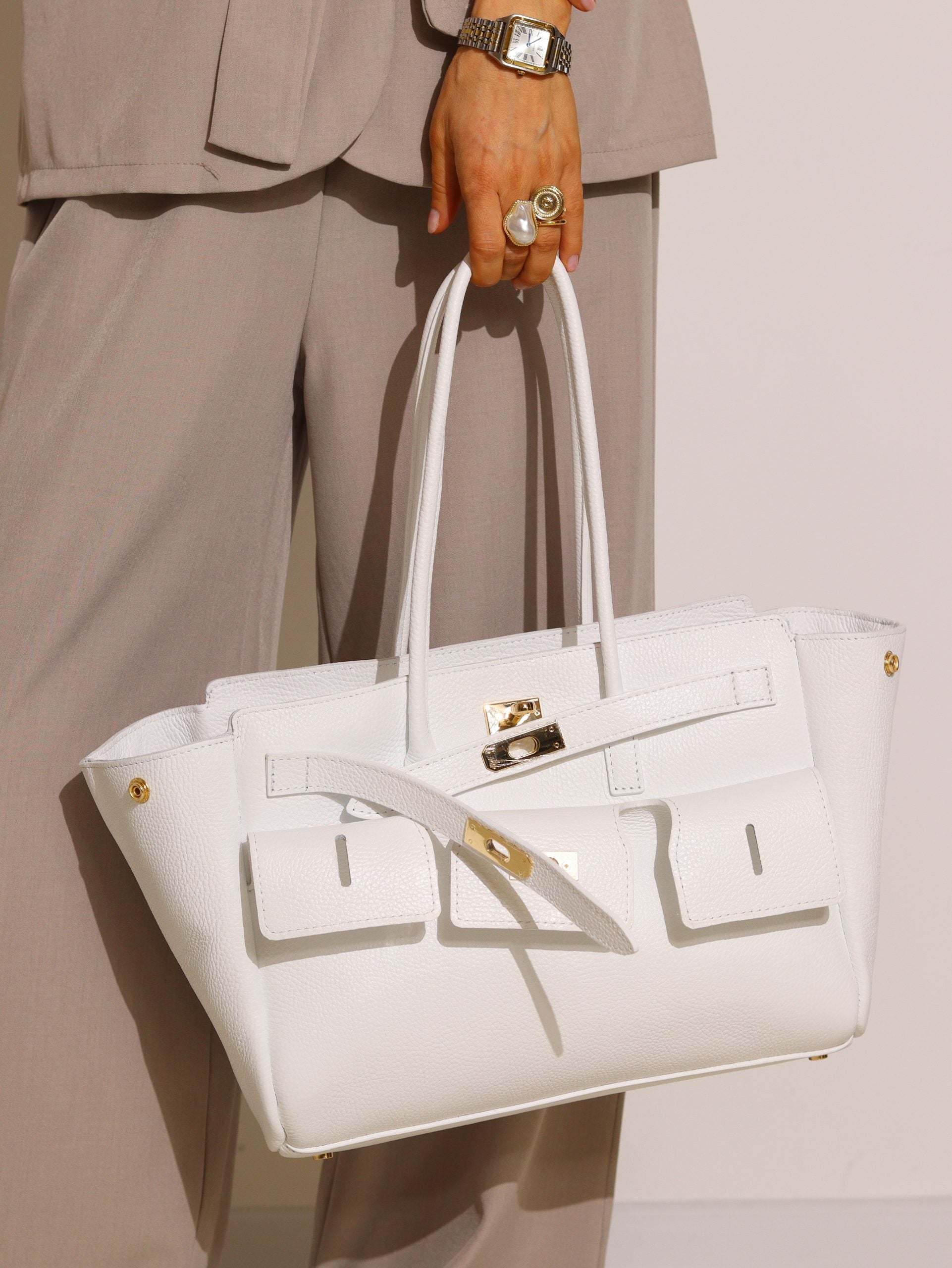 Balta d/ā liela rokassoma ar dubultu aizdari - 14647