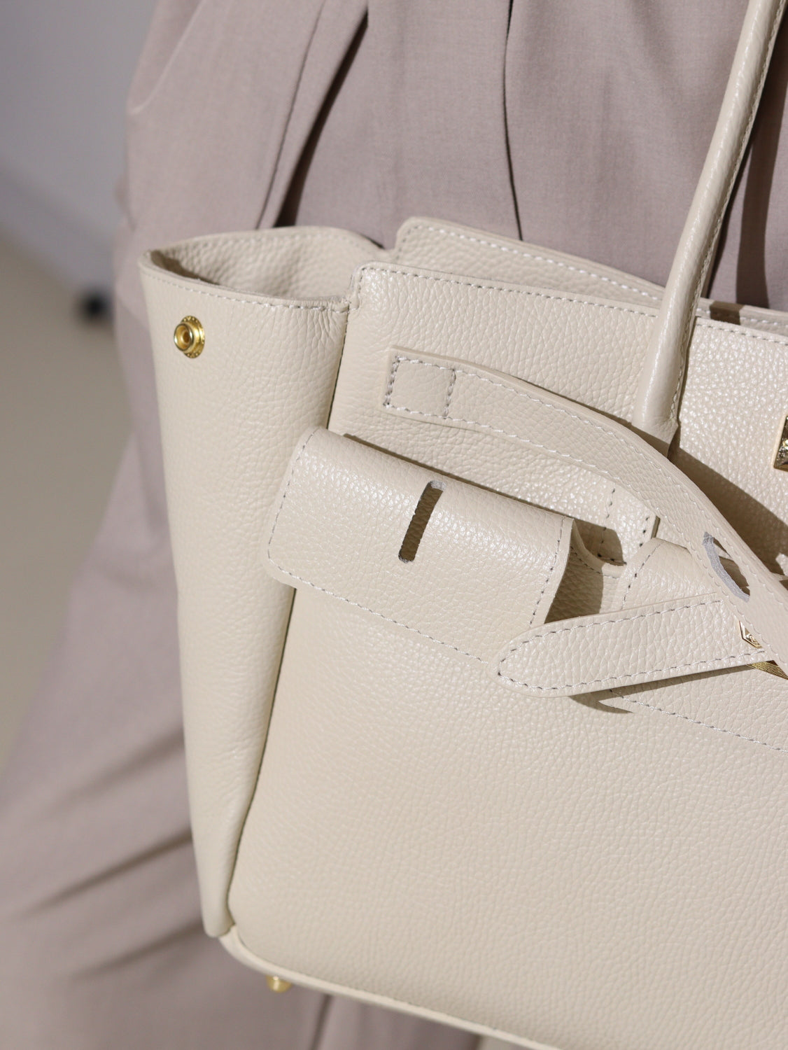 Bēša, d/ā, liela rokassoma ar dubultu aizdari - 14652