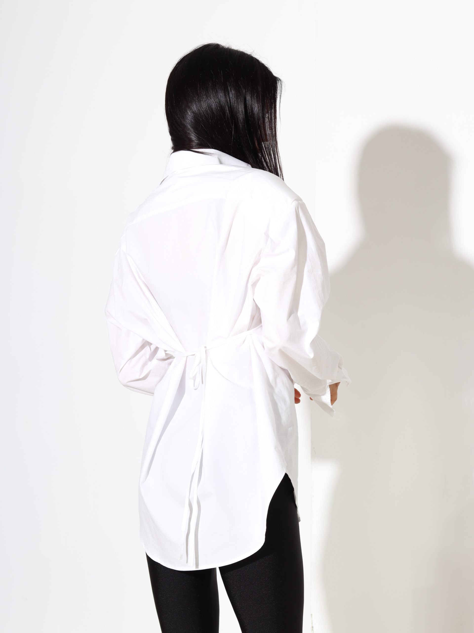 Balts klasisks krekls ar sasienamu mugurpusi - 17690