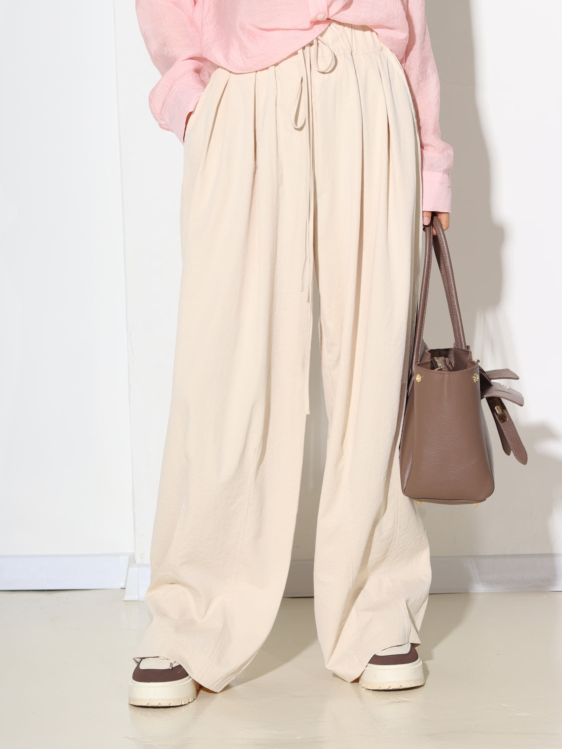 Bēšas klasiska tipa bikses ar iešuvēm - 14690