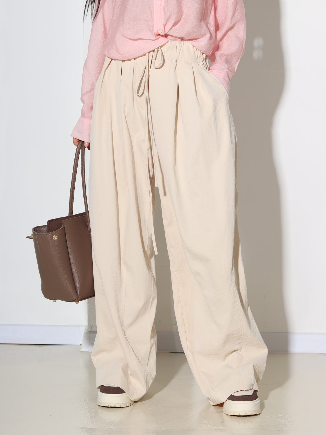 Bēšas klasiska tipa bikses ar iešuvēm - 14690